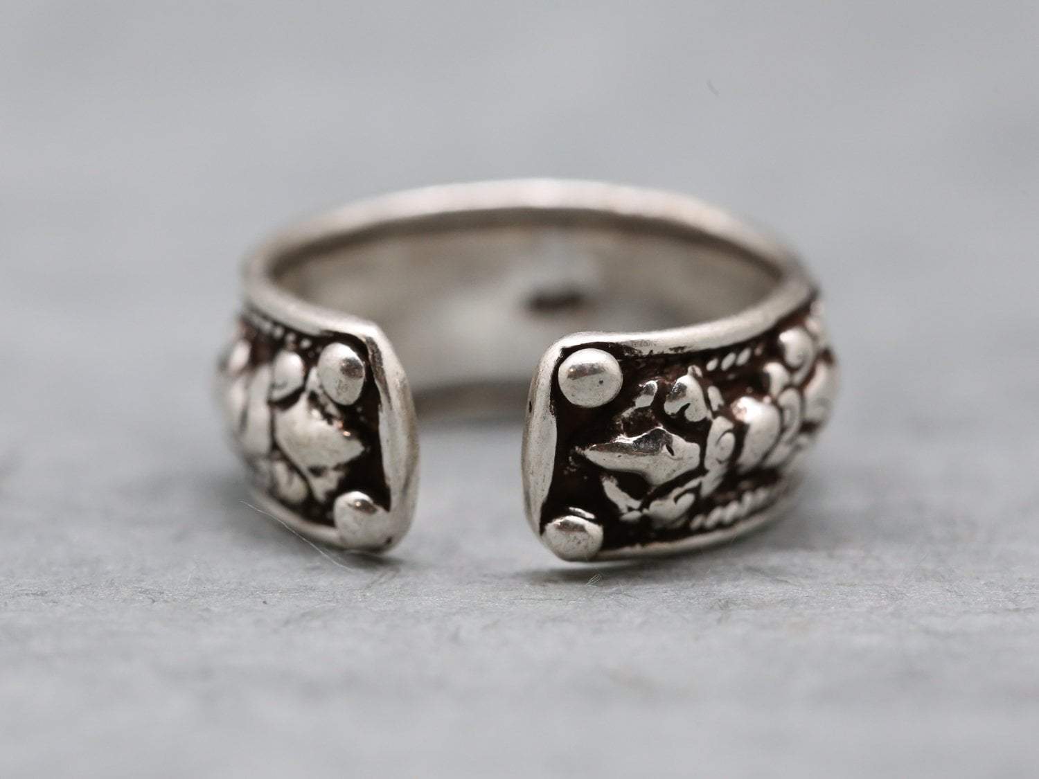 Adjustable Om Mani Ring - Tibetan Buddhist Meditation Jewelry for Men & Women - Perfect for Yoga, Meditation & Spiritual Healing