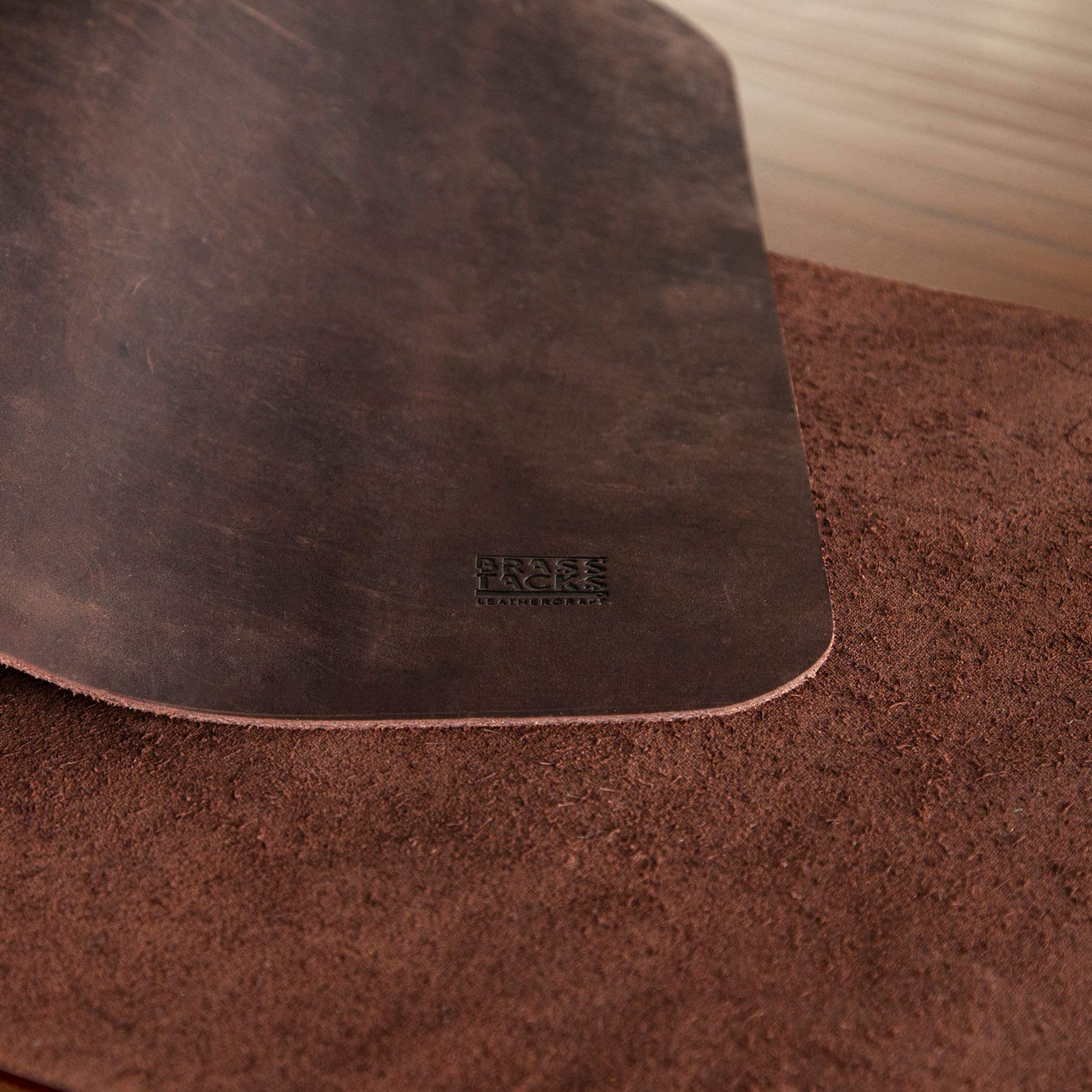 Premium Large Desk Pad Protector - High-End Top Grain Leather Gaming Mouse Pad & Office Desk Mat - Waterproof Keyboard Pad for Laptop, PC - Perfect for Home Office, Gaming Setup & Workspace