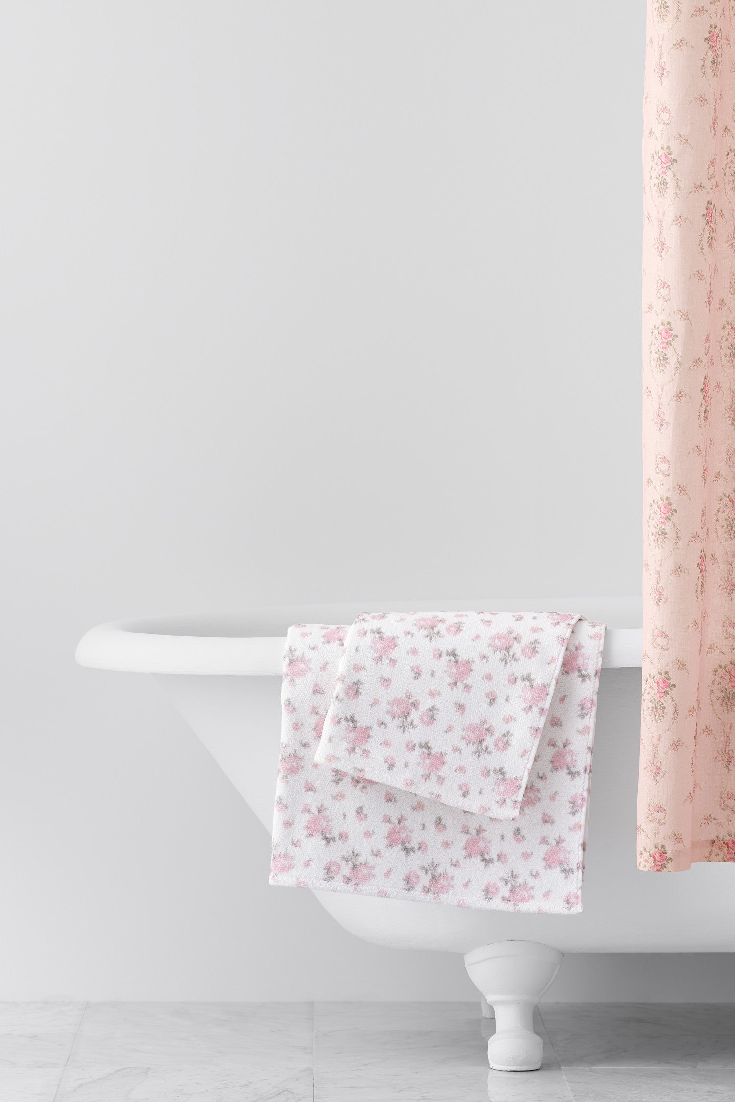 Premium 100% Cotton Bath Towel - Soft, Absorbent & Quick-Drying - Perfect for Spa, Beach & Everyday Use
