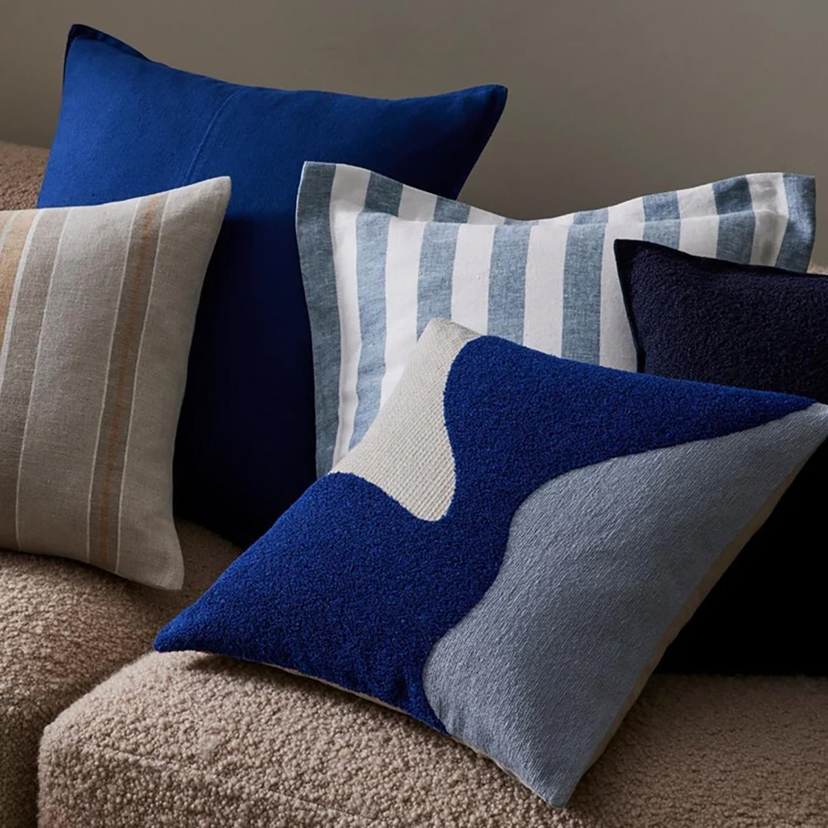 Como Square Cushion - Soft Decorative Throw Pillow for Sofa, Bed, Chair - Perfect for Living Room, Bedroom & Outdoor Decor