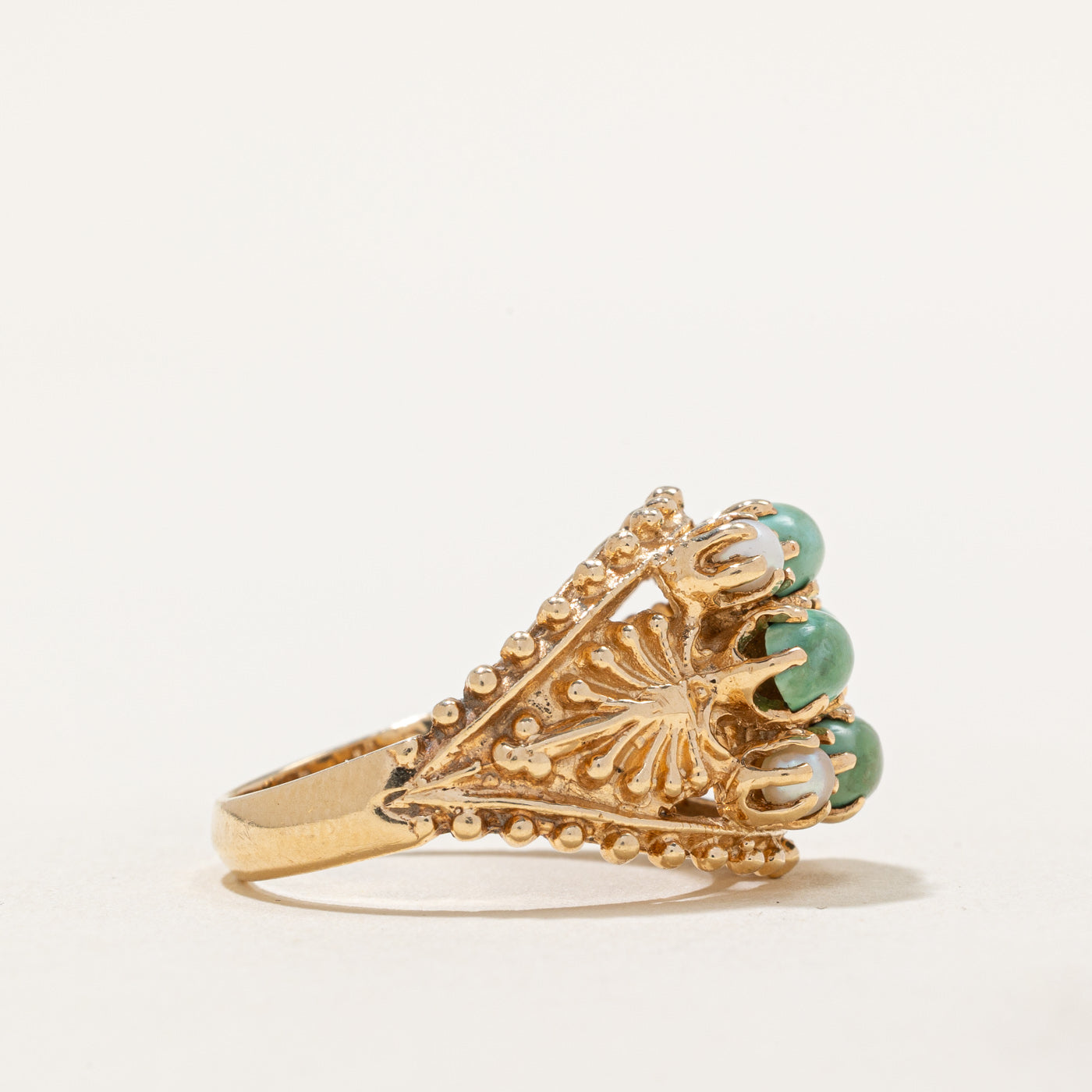 Elegant Jade & Pearl Cocktail Ring - 2.00 Carat Total Weight (CTW) - Size 7 - Perfect for Evening Parties, Weddings & Special Occasions