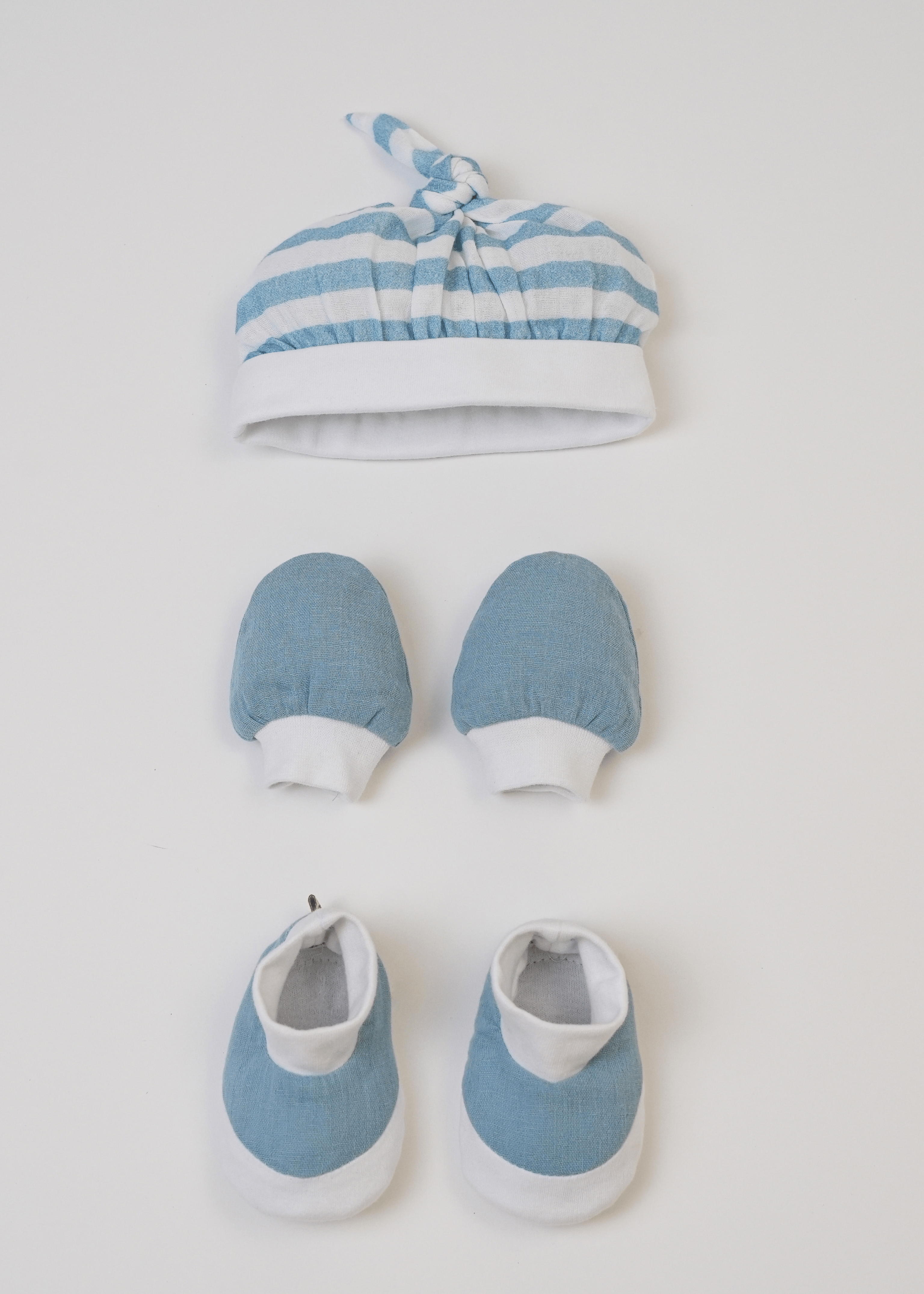 Elegant Blue Oval Picture Perfect Gift Box - Perfect for Birthdays, Anniversaries & Special Occasions
