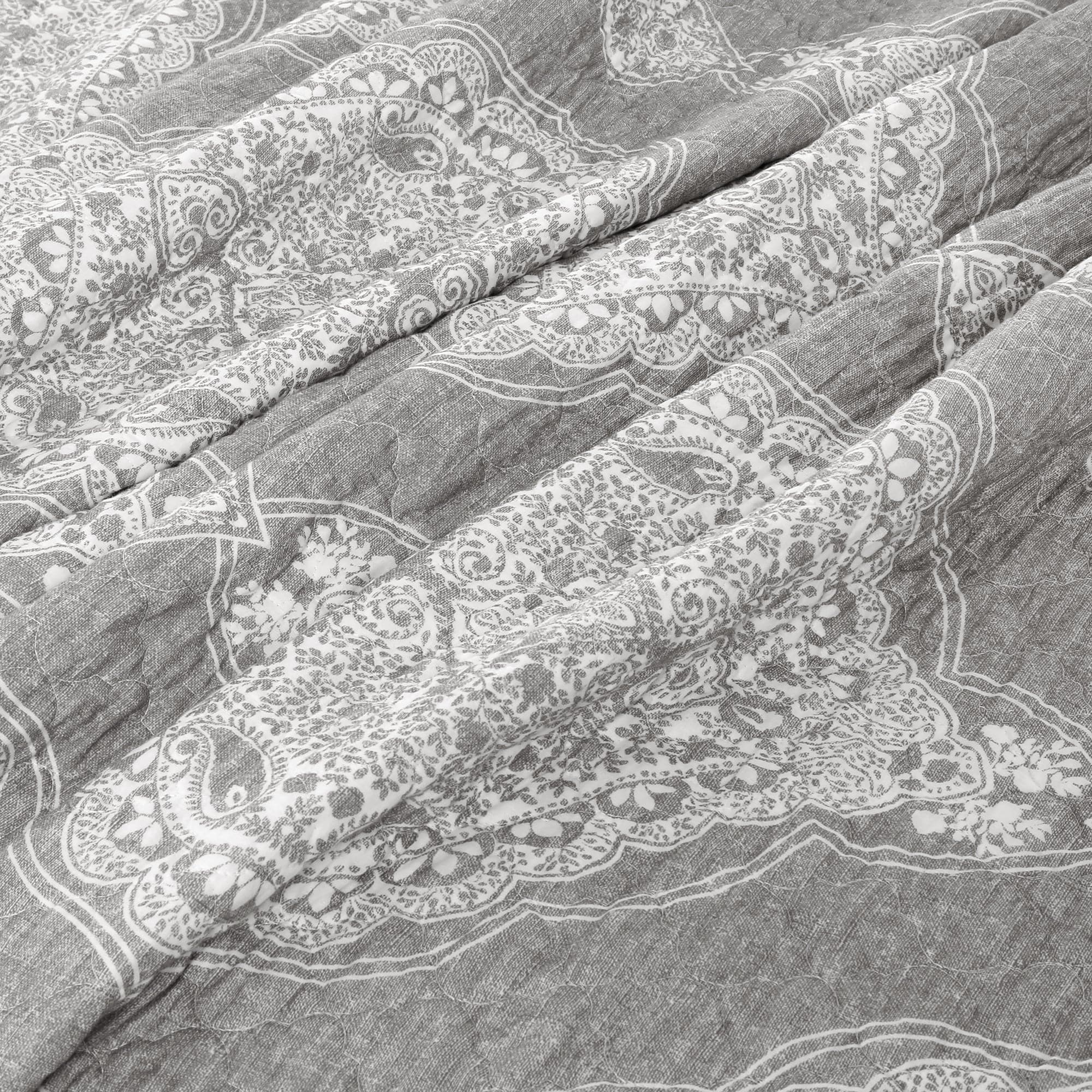 Lucianna Ruffle Edge Cotton Bedspread Set - Queen Size 3-Piece Bedding with Floral Design, Soft Breathable Fabric for Bedroom Decor, Perfect for Master Bedroom, Guest Room & Airbnb Stays