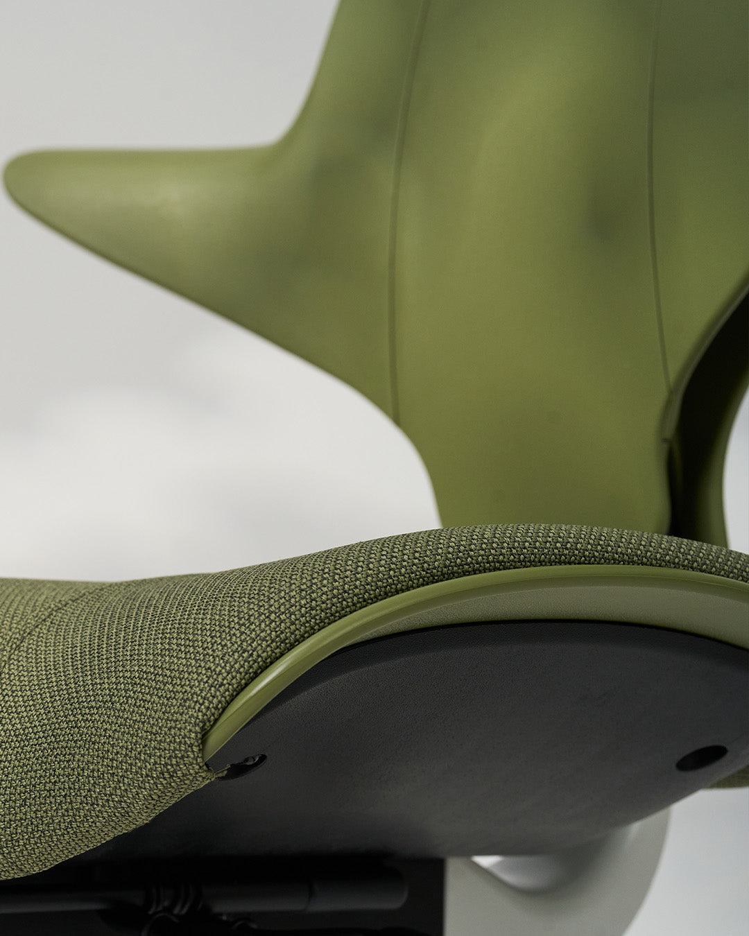 HÅG Capisco Puls 8020 Ergonomic Office Chair - Adjustable Height, Moss Grey (CURA Collection) for Home & Workspace Comfort
