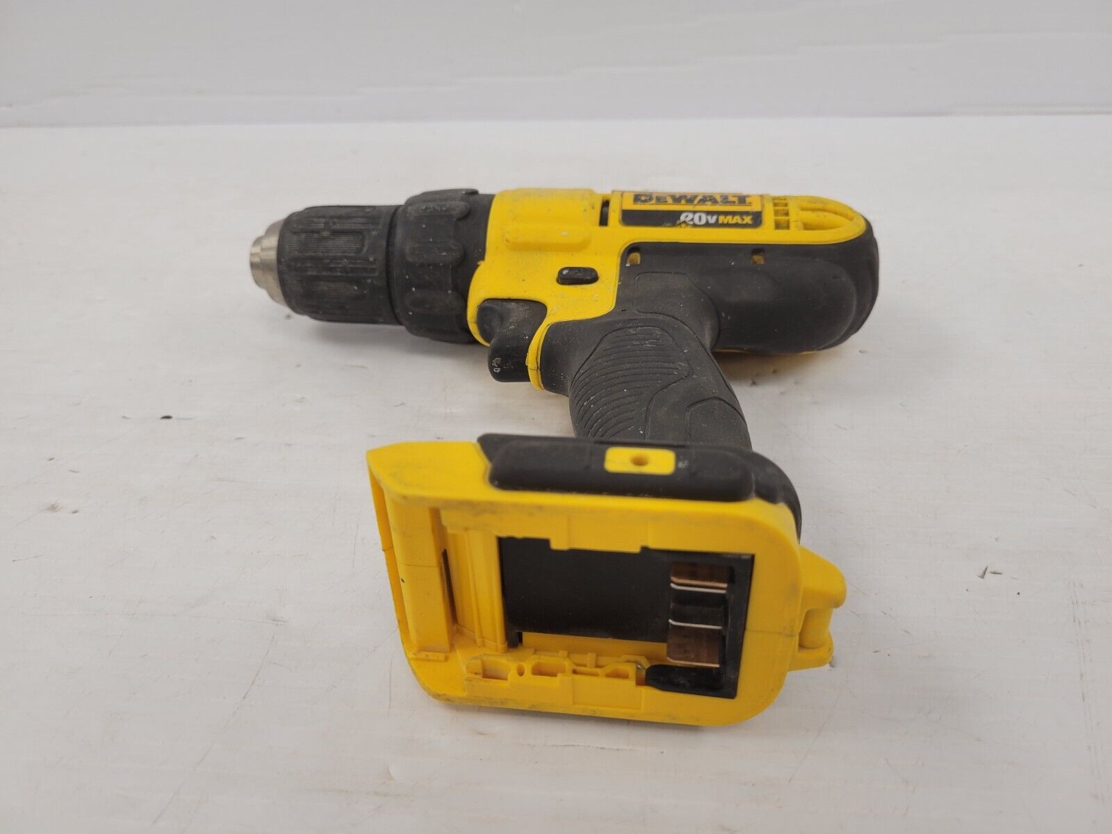 DEWALT DCD771 20V MAX Cordless Drill/Driver Kit - Powerful & Lightweight for Home DIY, Construction, and Woodworking Projects