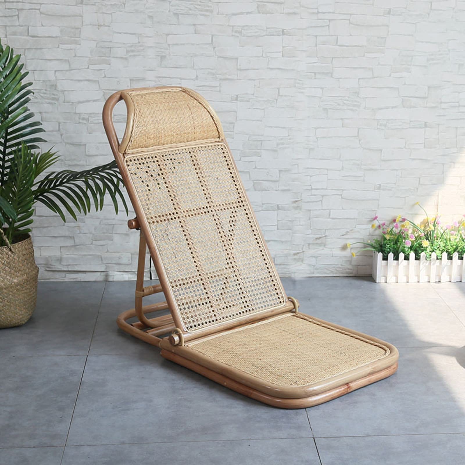 Comfortable Outdoor Garden Reclining Chair - Portable Folding Chaise Lounge for Camping, Beach, Patio & Lawn - Ergonomic Design for Relaxing in Backyard, Poolside or Picnic