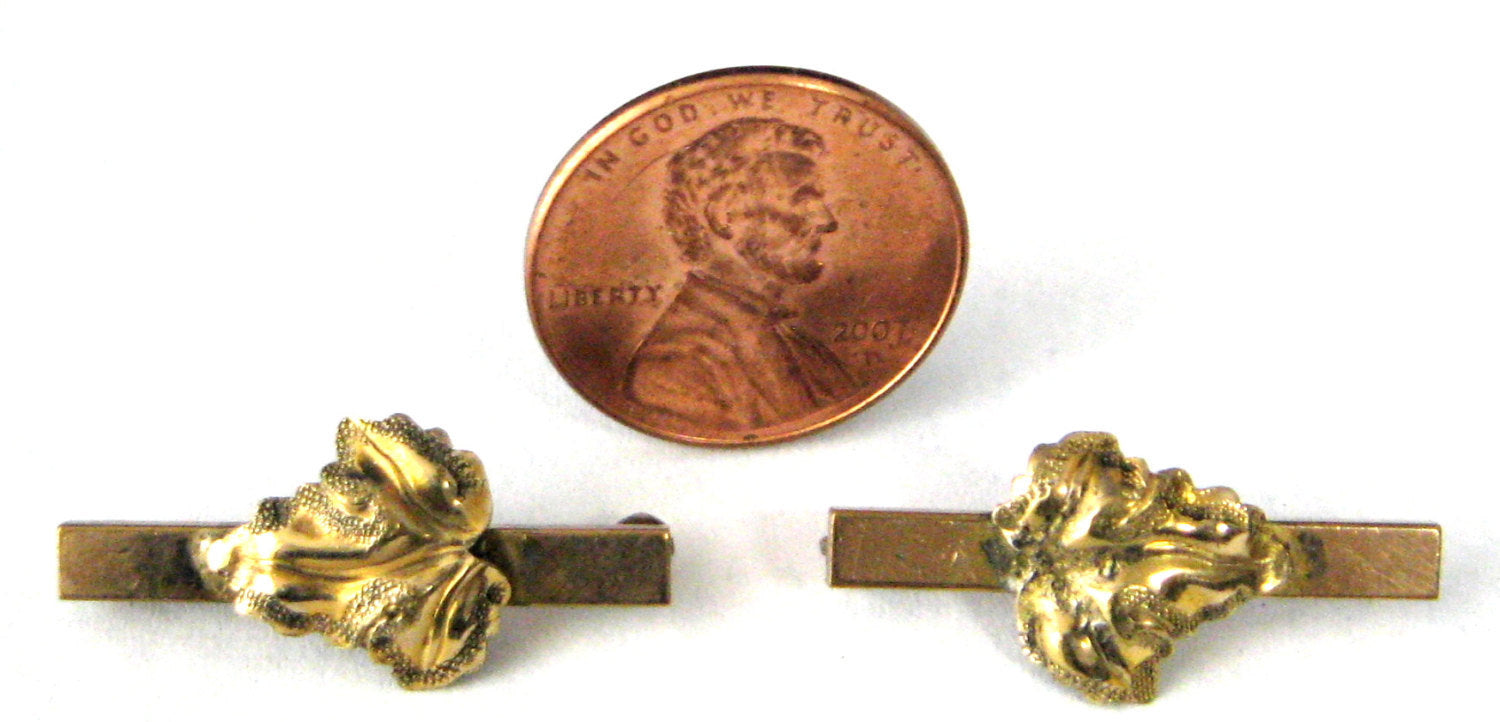 Vintage 1940s 1950s Gold Plated Grape Leaf Lingerie Pins - Antique Dimensional Scatter Brooches for Lingerie, Blouses, Hats & Vintage Fashion Accessories