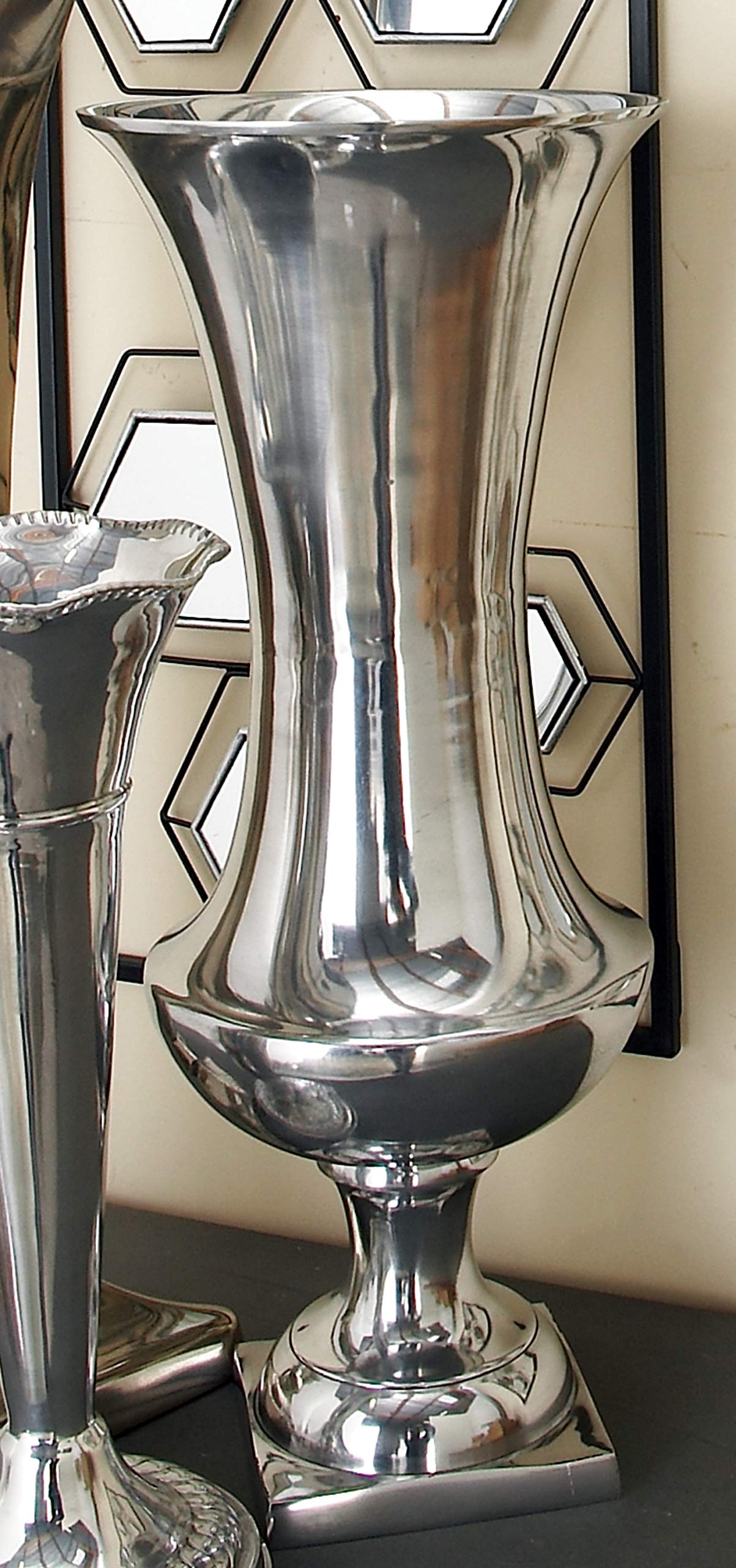Deco 79 Modern Aluminum Flower Vase - 9
