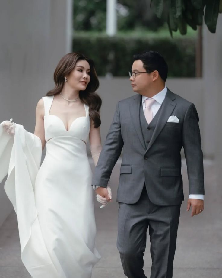 Pronovias Aman Elegant Lace Wedding Dress - Perfect for Bridal Ceremonies, Vows, and Formal Occasions