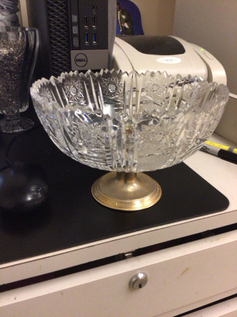 Elegant Cut Glass Gold Footed Bowl - Vintage Serving Bowl for Fruit, Candy & Home Decor - Perfect for Parties, Weddings & Table Centerpieces