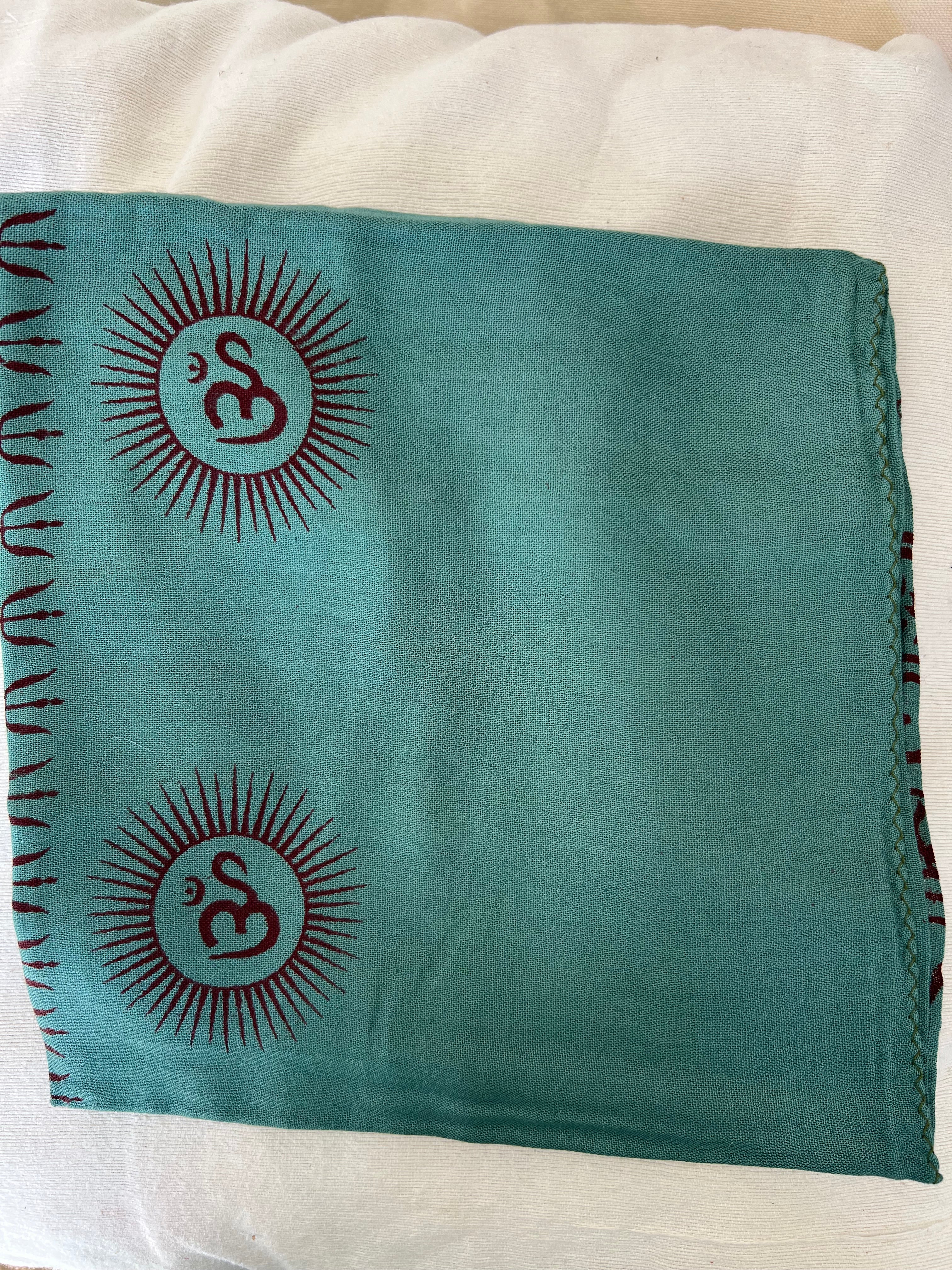 Large Size Emerald Green Sarong Pareo - Stylish Beach Cover-Up for Women | Perfect for Beach, Pool, and Summer Vacations