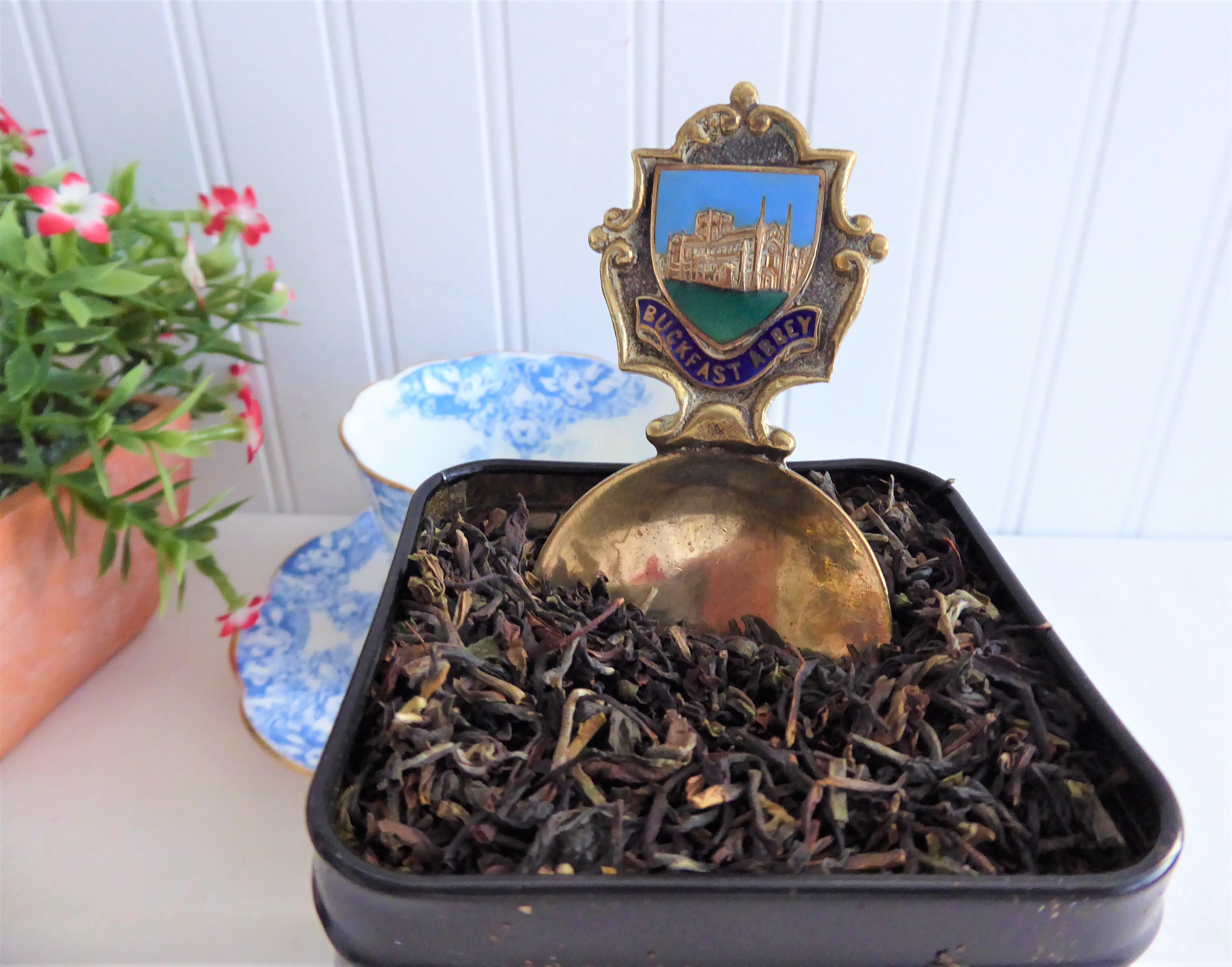Vintage 1930s Buckfast Abbey England Tea Caddy Spoon - Enamel Finial Tea Scoop for Loose Leaf Tea - Perfect for Tea Ceremonies, Collectibles & English Tea Traditions