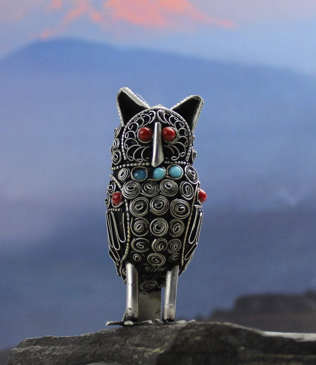 Handmade Metal Owl Statue - Elegant Home & Garden Decor for Indoor & Outdoor Use - Perfect Gift for Bird Lovers & Nature Enthusiasts