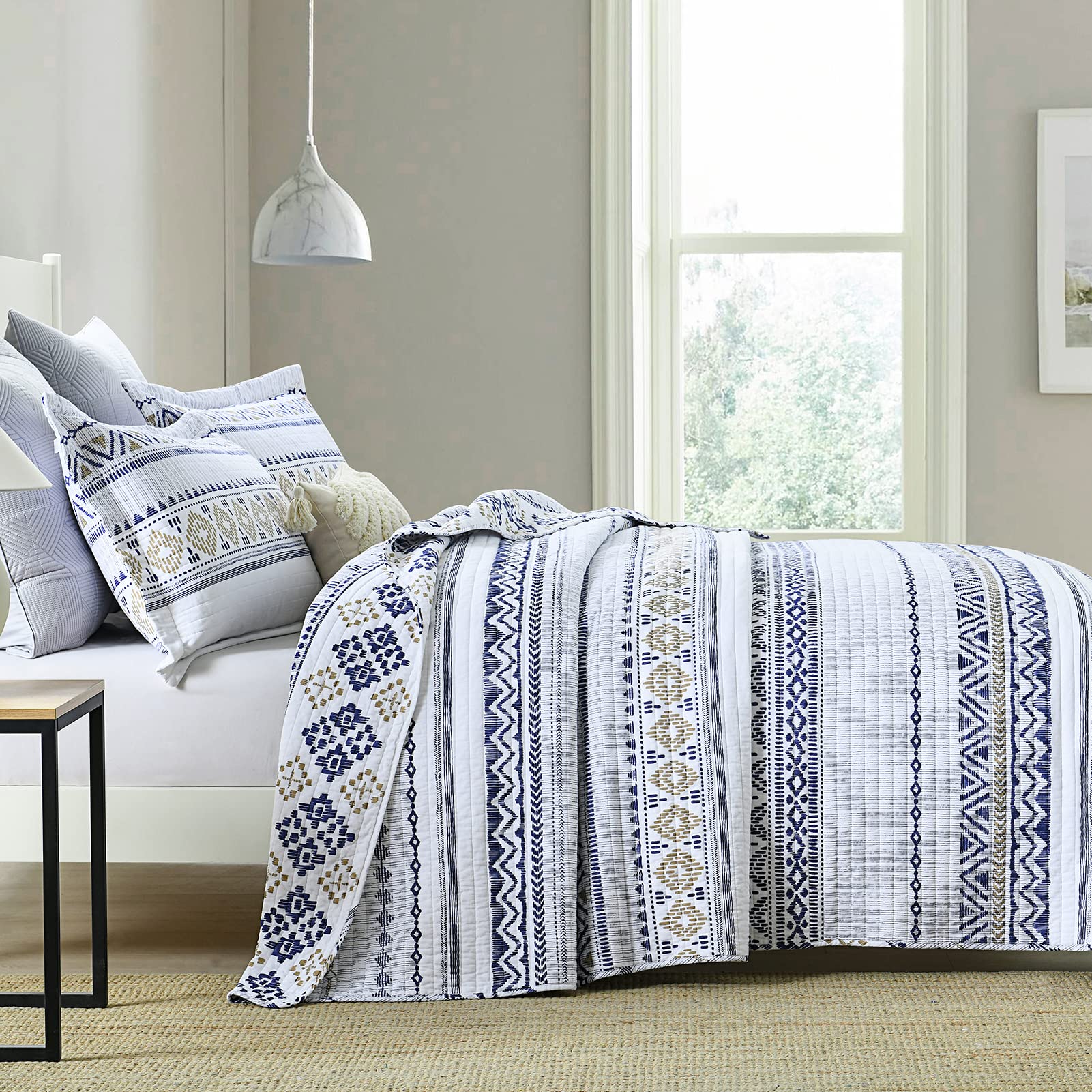 PANGUSHAN 100% Cotton King Size Bohemian Reversible Lightweight Quilt Set - White/Navy Striped Geometric Design - 3 Piece Set with Quilt & 2 Pillow Shams | Perfect for Bedroom Decor, Guest Room Styling & Cozy Home Makeover