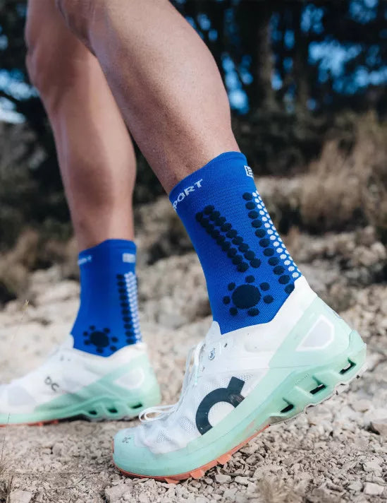 Compressport Unisex Pro Racing Socks v4.0 - Trail Running Socks for Men & Women - Dazz Blue/Blues - Performance Athletic Socks for Marathon, Hiking & Outdoor Sports