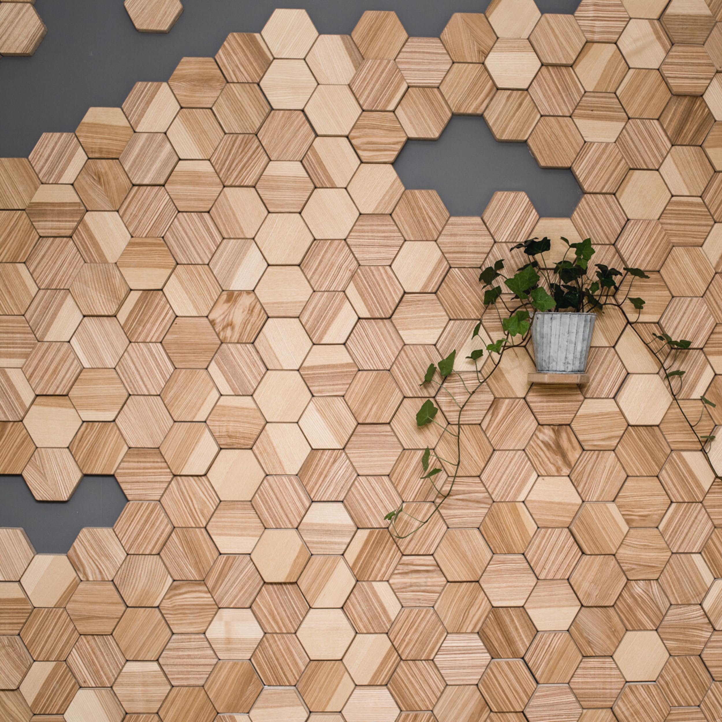 Hexagon Wood Wall Art - Modern Geometric Wall Sculpture & Honeycomb Wood Wall Decor Panels - Unique Mosaic Unfinished Hexagons (100 Pieces) - Perfect for Living Room, Bedroom, Office & Home Decor