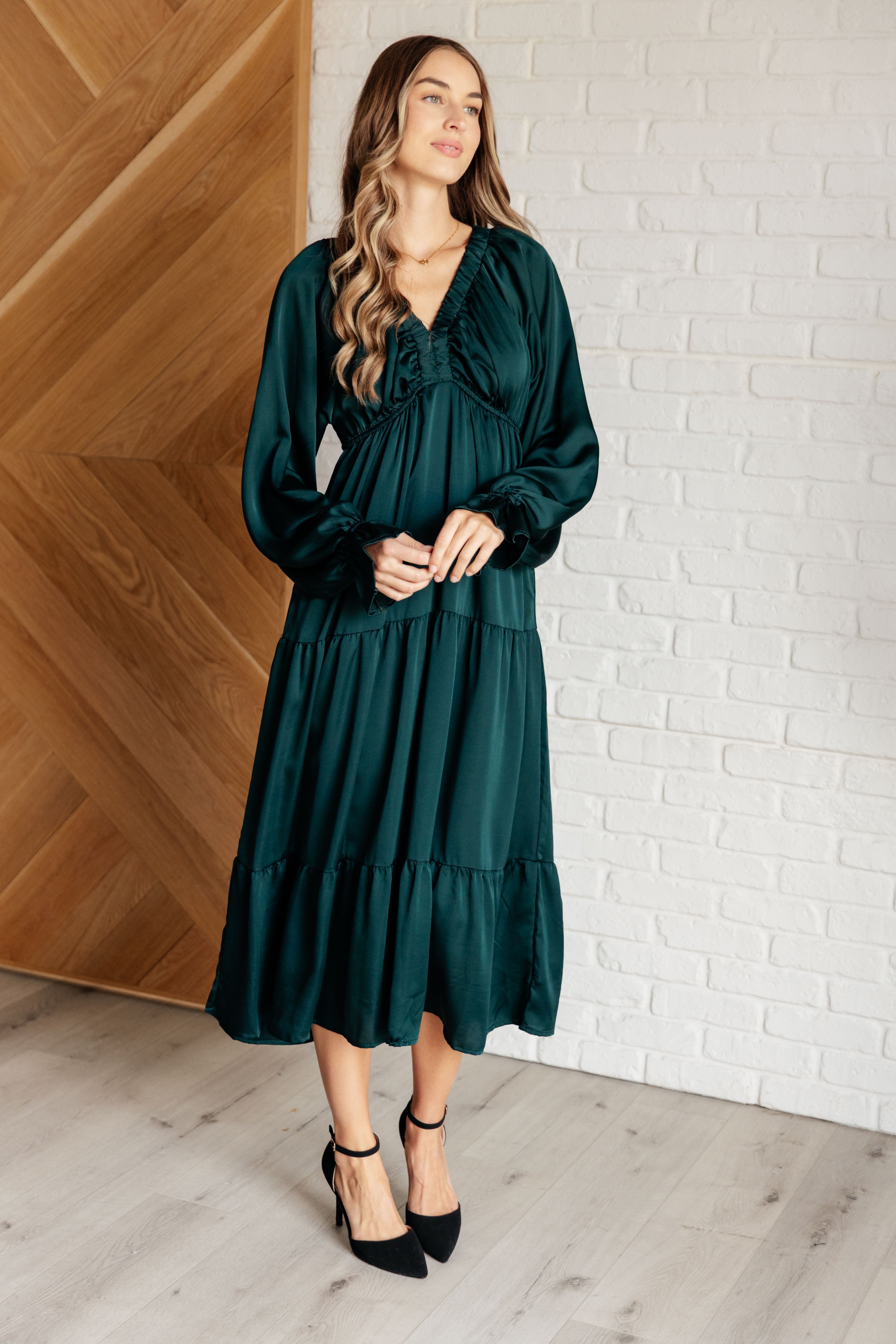 Hunter Green Tiered Dress - Flowy & Elegant Women's Midi Dress for Casual Outings & Summer Parties