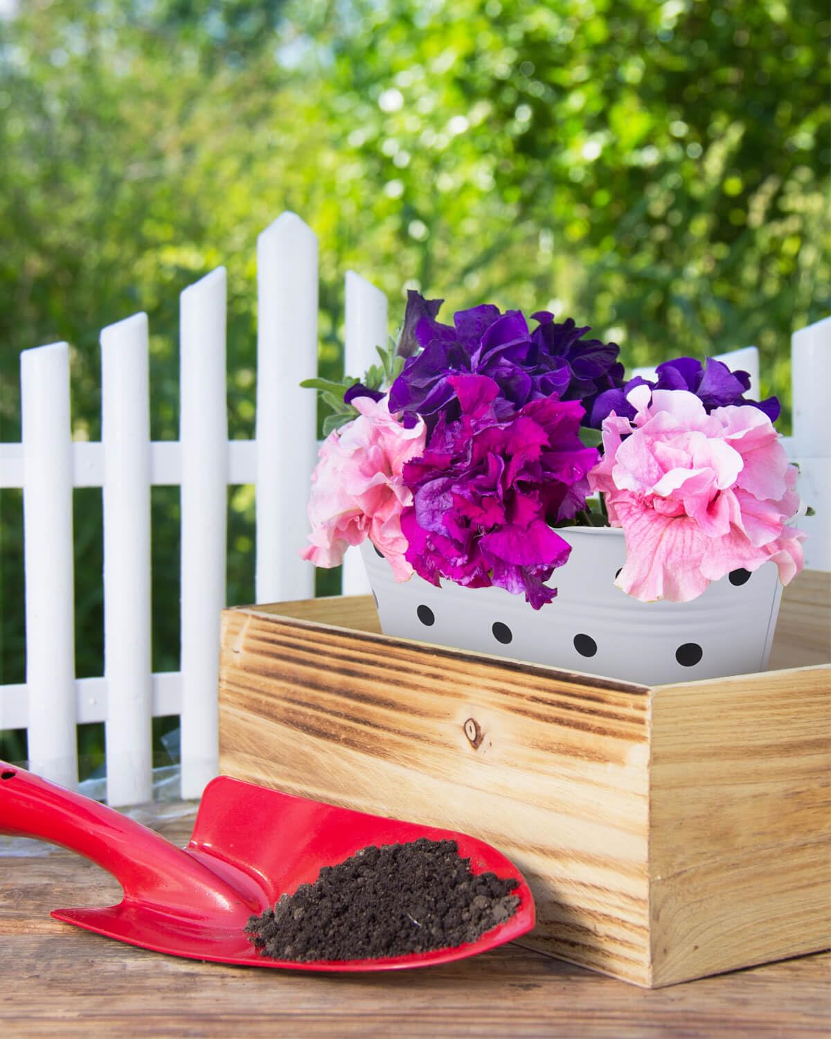 Vensovo 3 Pack Metal Railing Planter Box - Oval Hanging Flower Pots with Detachable Hooks & Drain Holes for Balcony, Garden Fence, Deck - White with Spot (Perfect for Outdoor Plants, Herbs & Flowers)
