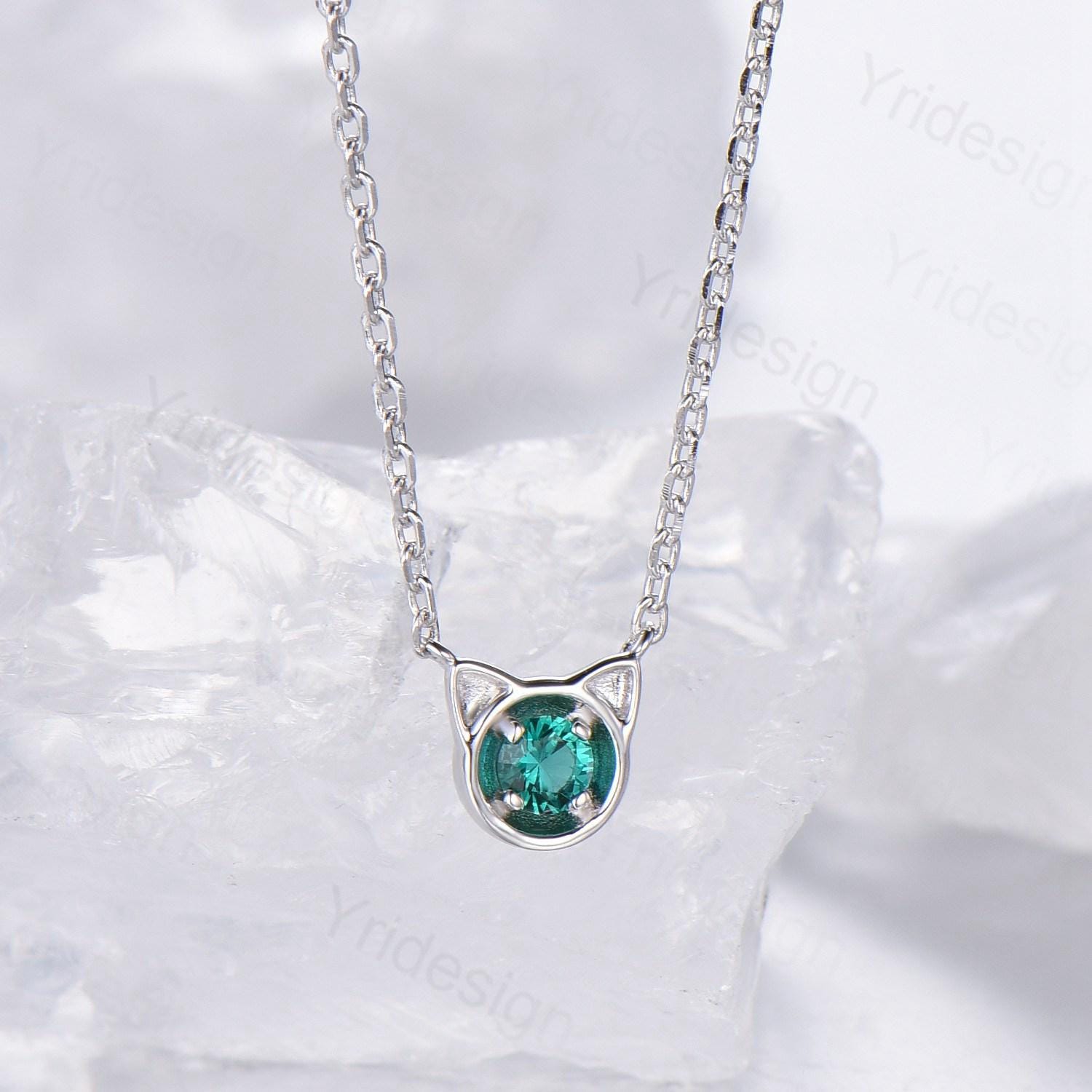 Elegant Emerald Cat Pendant Necklace - Sterling Silver & White Gold Personalized Jewelry Gift for Women, Cat Lover Birthday & Anniversary Present - Perfect for Daughter, Wife, or Girlfriend | Ideal for Special Occasions, Date Nights & Everyday Wear