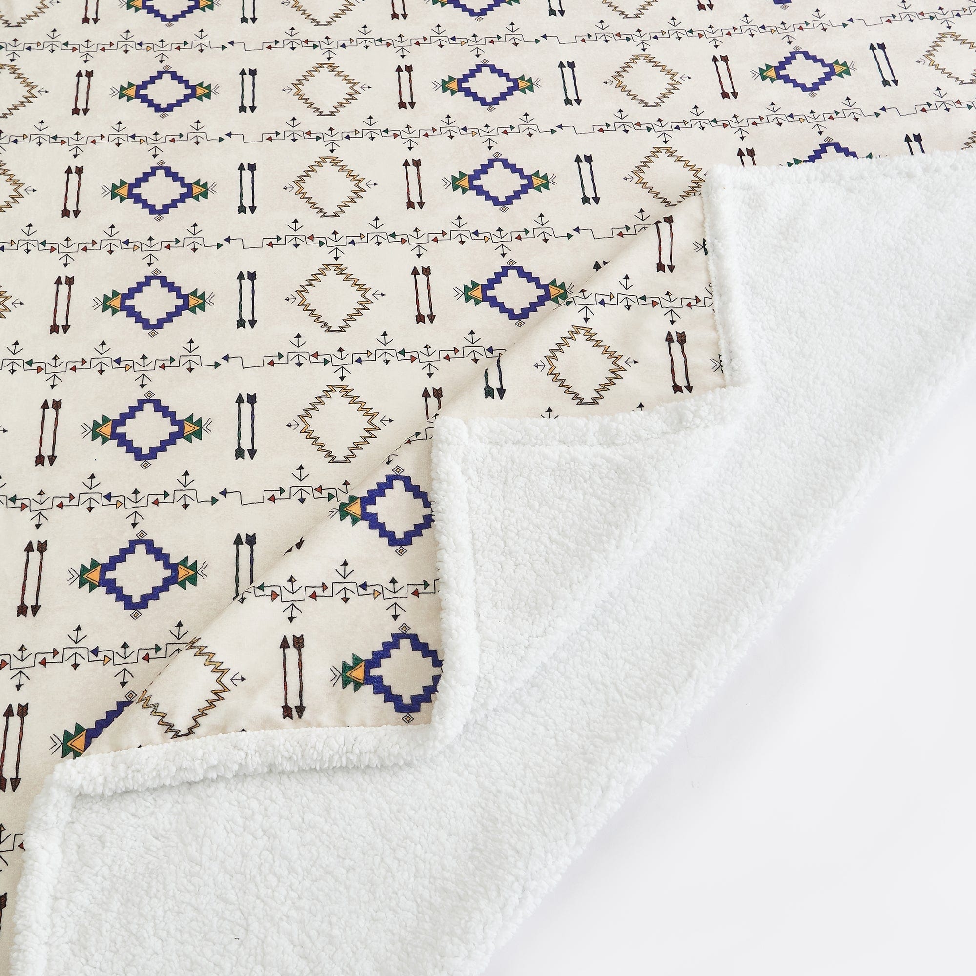 Cozy Arrow Campfire Sherpa Throw Blanket - Soft Flannel Fleece for Winter Warmth - Perfect for Camping, Home Decor, and Gift Giving