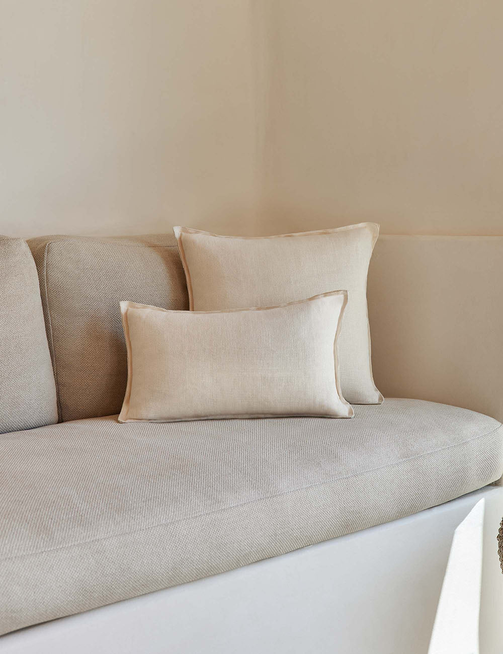 Arlo Linen Pillow - Breathable & Hypoallergenic Bed Pillow for Side, Back & Stomach Sleepers - Perfect for Home, Office & Travel Use