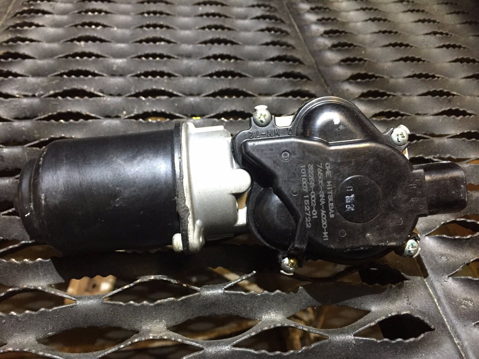 2006-2011 Honda Civic Windshield Wiper Motor Replacement 76505-SNA-A020-M1 OEM Part - Perfect for Rainy Weather & Winter Driving Conditions