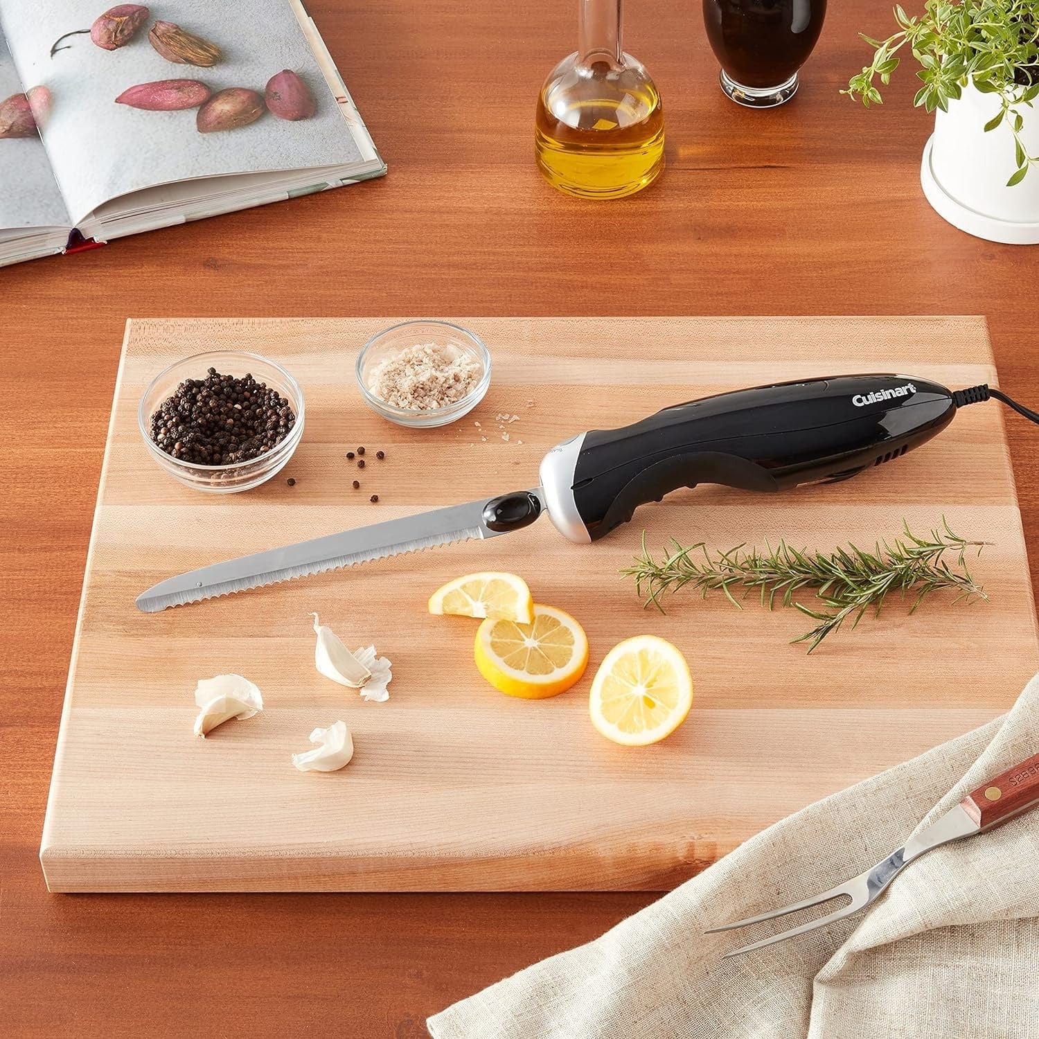 Cuisinart Electric Knife with Ergonomic Non-Slip Handle - Perfect for Carving Meats, Slicing Bread & Holiday Cooking