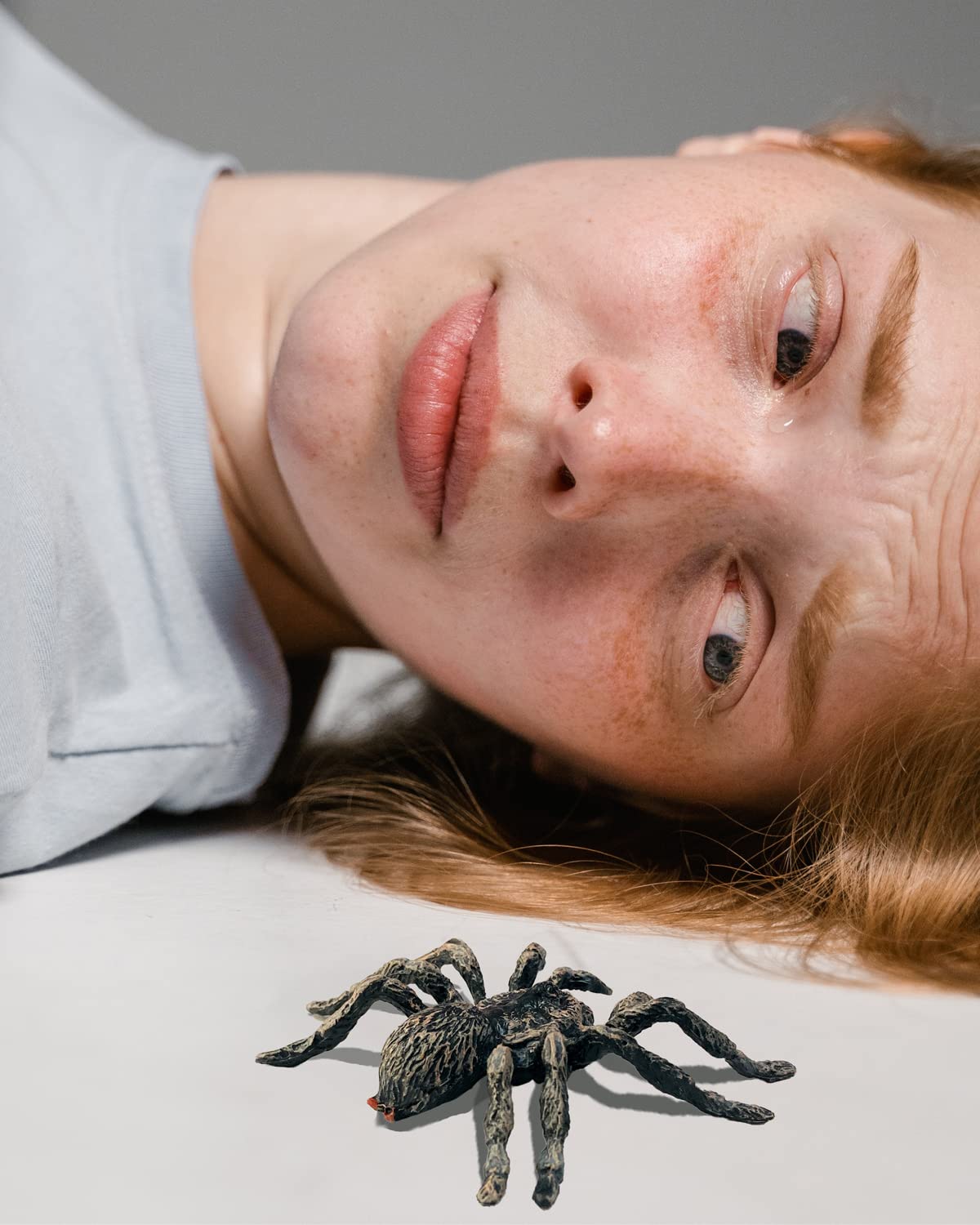 Realistic Giant Spider Halloween Prank Props - Lifelike Fake Spider for Scary Decorations, Party Supplies & Educational Learning - Perfect for Halloween Decor, Pranks, Classroom Science & Spooky Themed Parties