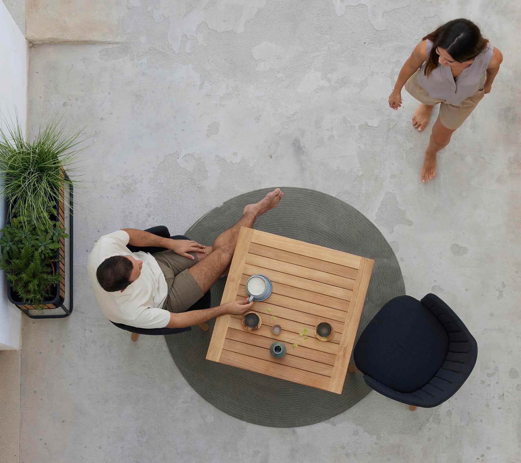 72x72 cm Go Bar Table - Durable & Stylish Pub Table for Home, Office, or Outdoor Use - Perfect for Dining, Entertaining, and Social Gatherings