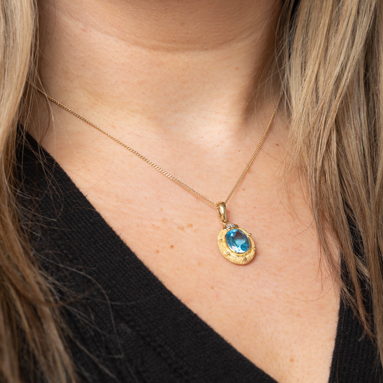 4.00ct Oval Cut Topaz & 0.015ctw Diamond Pendant Necklace - Elegant Jewelry Gift for Women, Perfect for Weddings, Anniversaries & Special Occasions