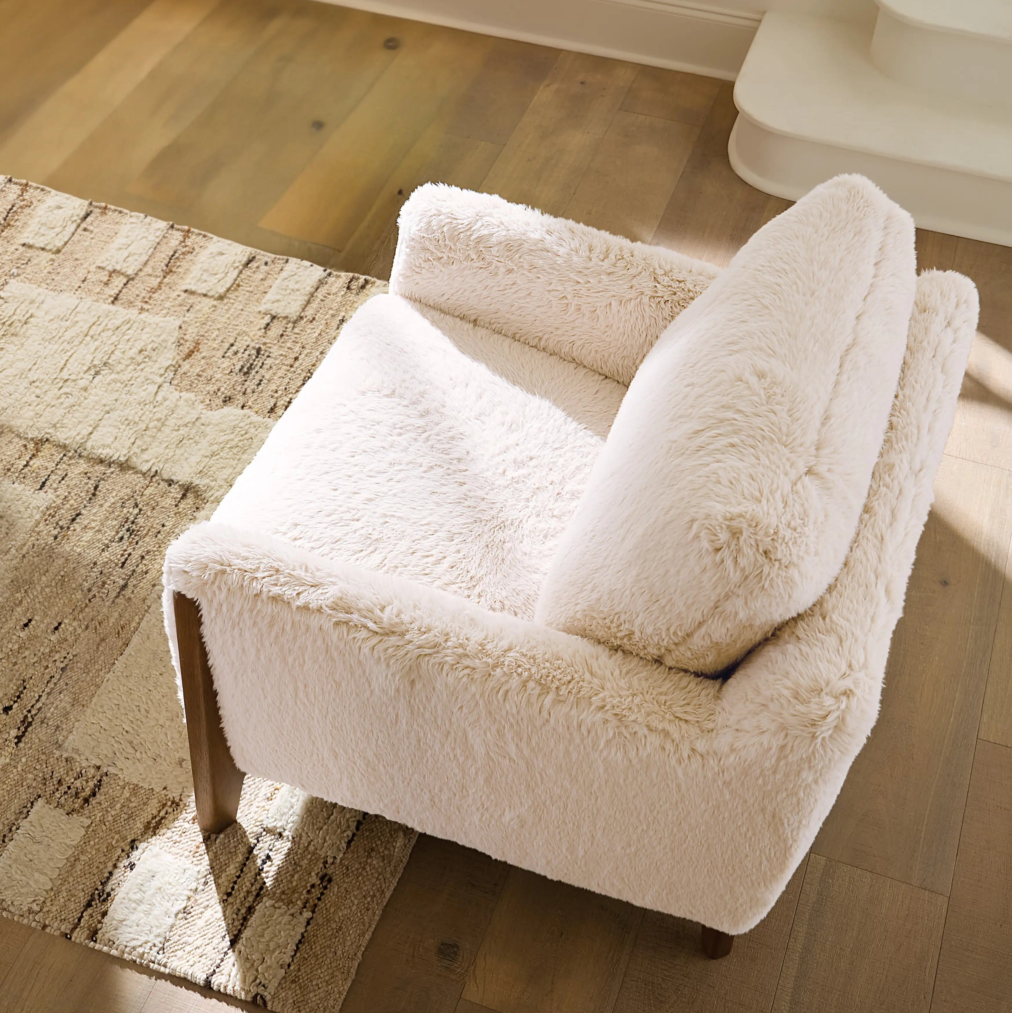 Cynthia Chair - Modern Accent Chair for Living Room, Bedroom & Office - Stylish Upholstered Armchair with Solid Wood Legs - Perfect for Home Decor, Reading & Relaxing