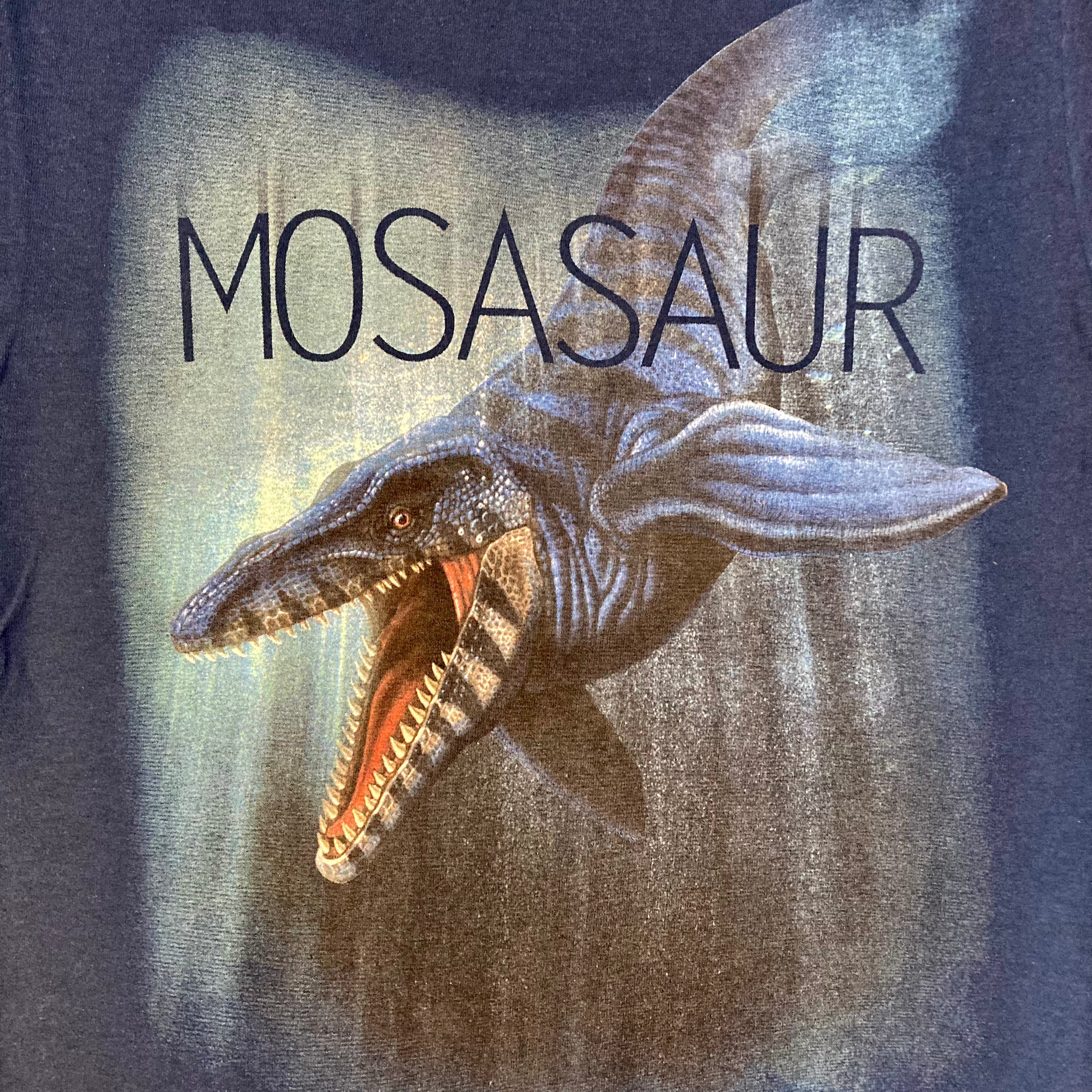 **Mosasaur Dinosaur T-Shirt for Men - Cool Prehistoric Graphic Tee for Casual Wear & Gifts**    **使用场景:** Perfect for casual outings, dinosaur enthusiasts, science lovers, or as a unique gift for birthdays and holidays.