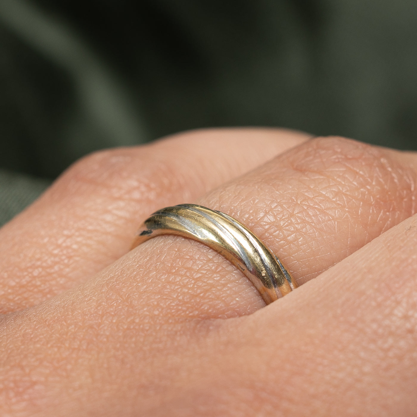 18K White Gold Twist Design Wedding Band Ring for Women - 3.9mm Width, Size 7 - Perfect for Engagement, Anniversary & Special Occasion Gifts