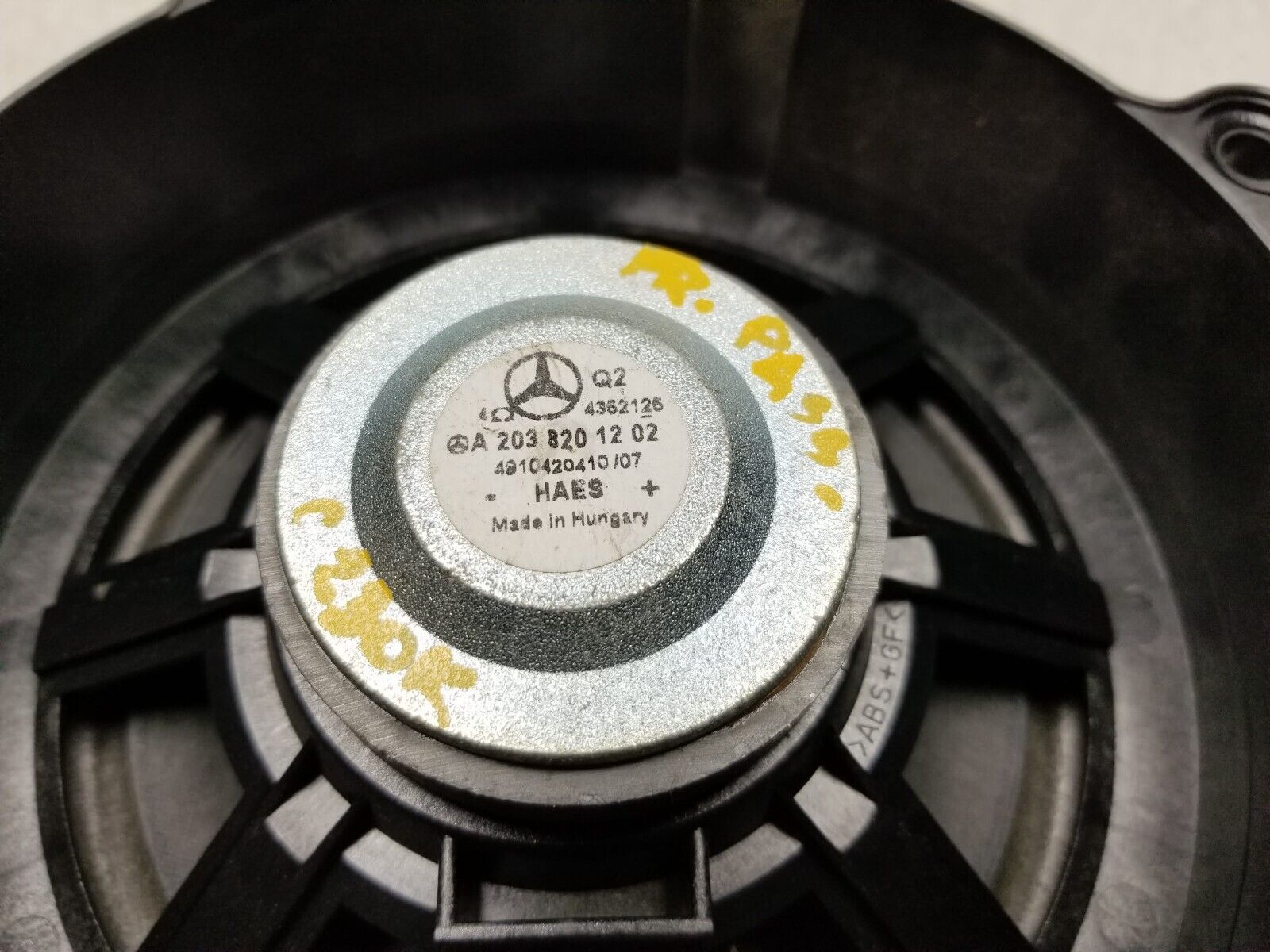 Mercedes W203 C240 C320 OEM Door Audio Sound Speaker Set of 4 - Premium Car Audio Upgrade for Enhanced Sound Quality | Perfect for Car Enthusiasts & DIY Installations