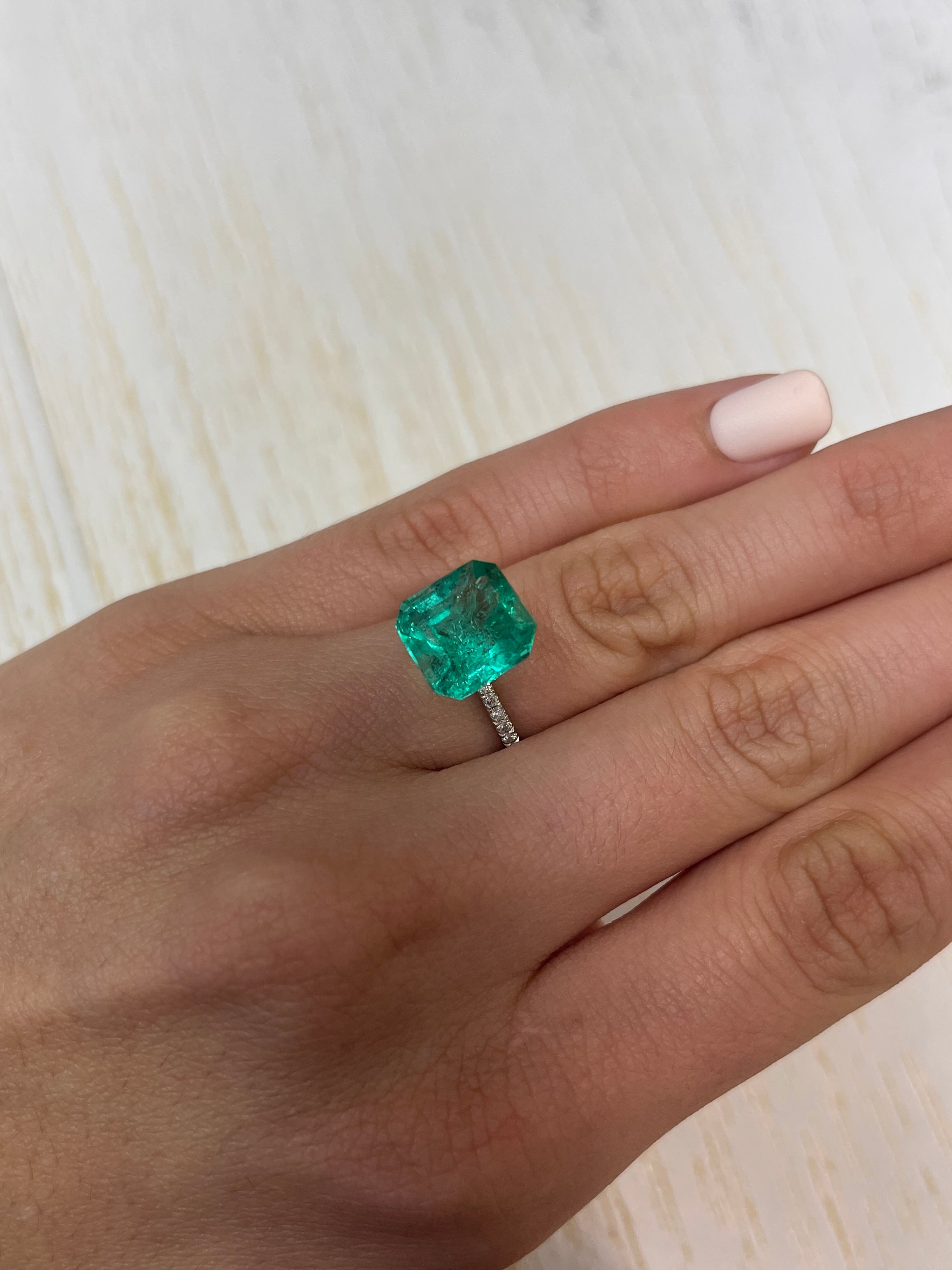6.69 Carat Vivid Muzo Green Colombian Emerald - Natural Loose Asscher Cut Gemstone (11.5x11.5mm) for Jewelry Making, Engagement Rings & Luxury Collectibles