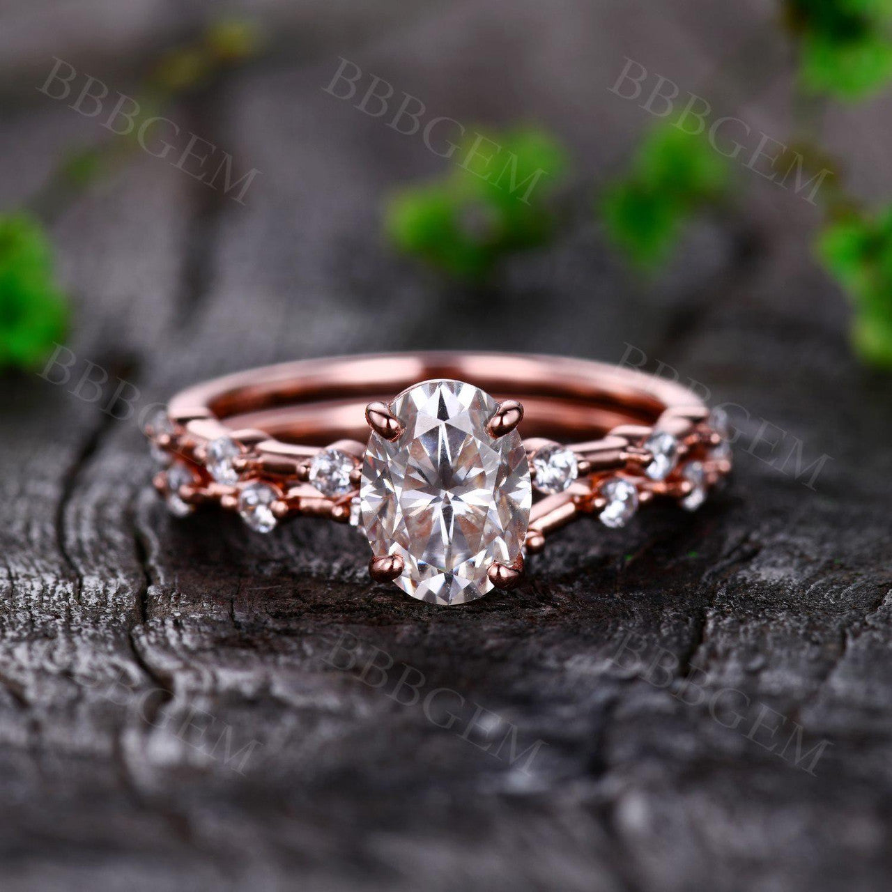 1.5CT Oval Cut Moissanite Engagement Ring & Curved Wedding Band Set - Durable Sparkling Bridal Jewelry for Weddings, Anniversaries & Special Occasions