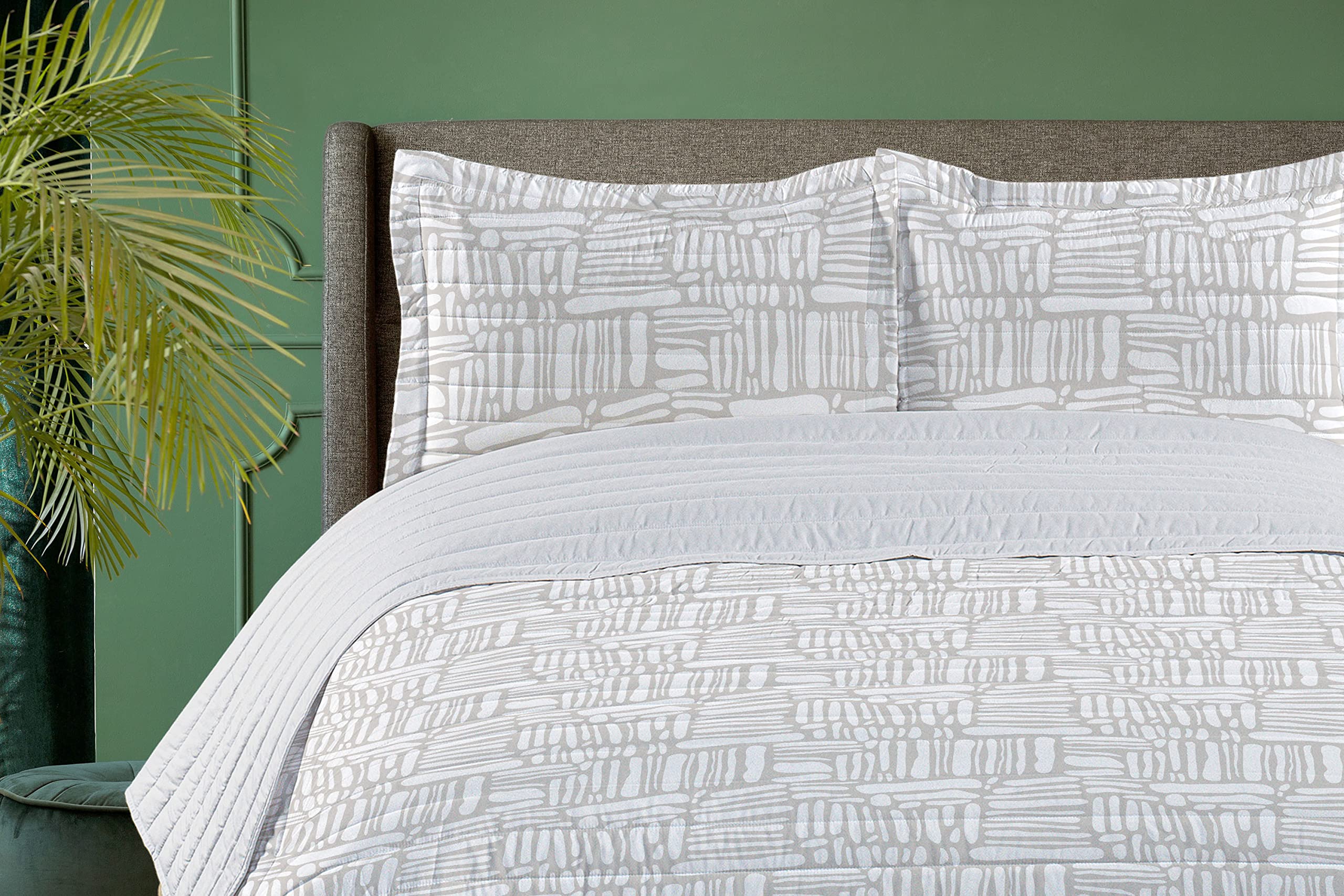 Ambesonne Geometric Microfiber Bedspread Set - Abstract Scandinavian & Australian Tribal Totem Stripes Design, Soft King Size Bedding with Pillow Shams & Comforter in Dust White | Perfect for Modern Bedrooms, Guest Rooms & Bohemian Home Decor
