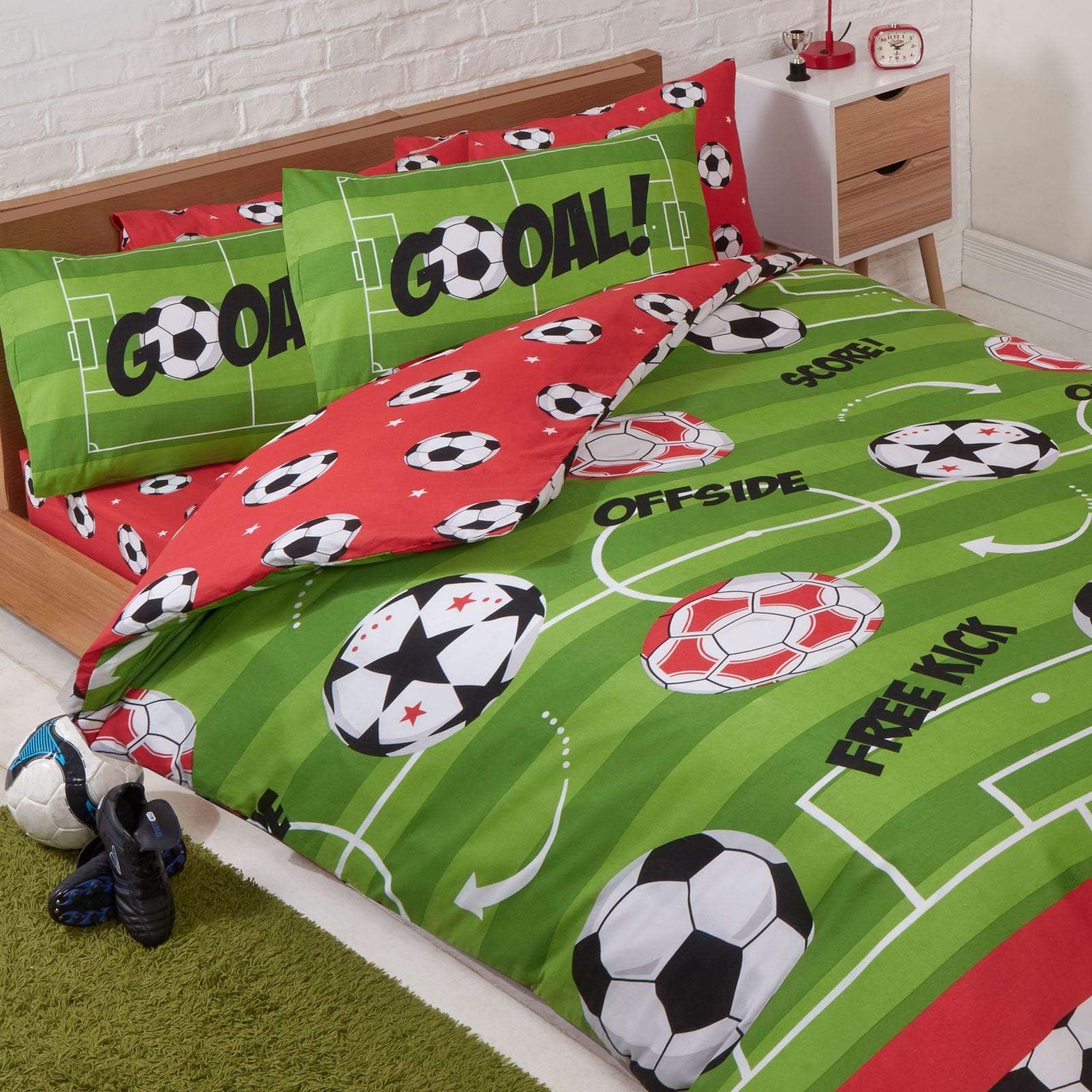 Red Football Themed Double Duvet Cover and Pillowcase Set - Perfect for Sports Fans' Bedroom Decor