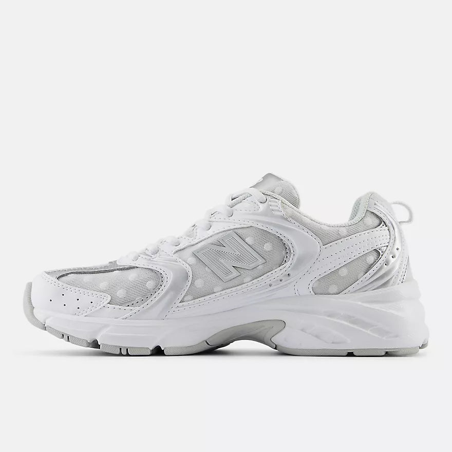 530 Sneaker White Silver Metallic - Lightweight Running Shoes for Men & Women - Perfect for Jogging, Gym Workouts & Casual Wear