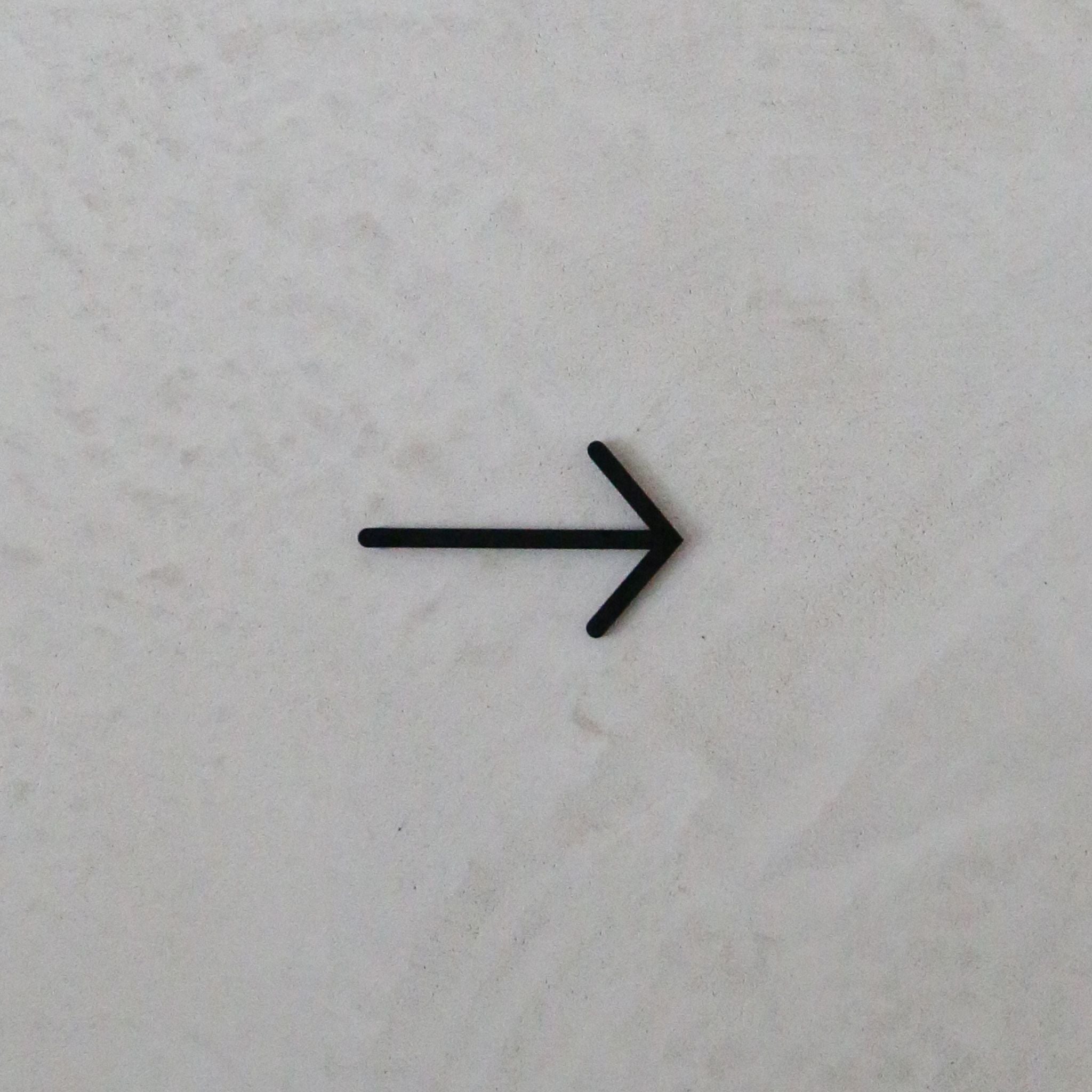 DESIGNSTUFF Black Arrow Signage - Durable Outdoor Directional Sign for Streets, Parking Lots & Events