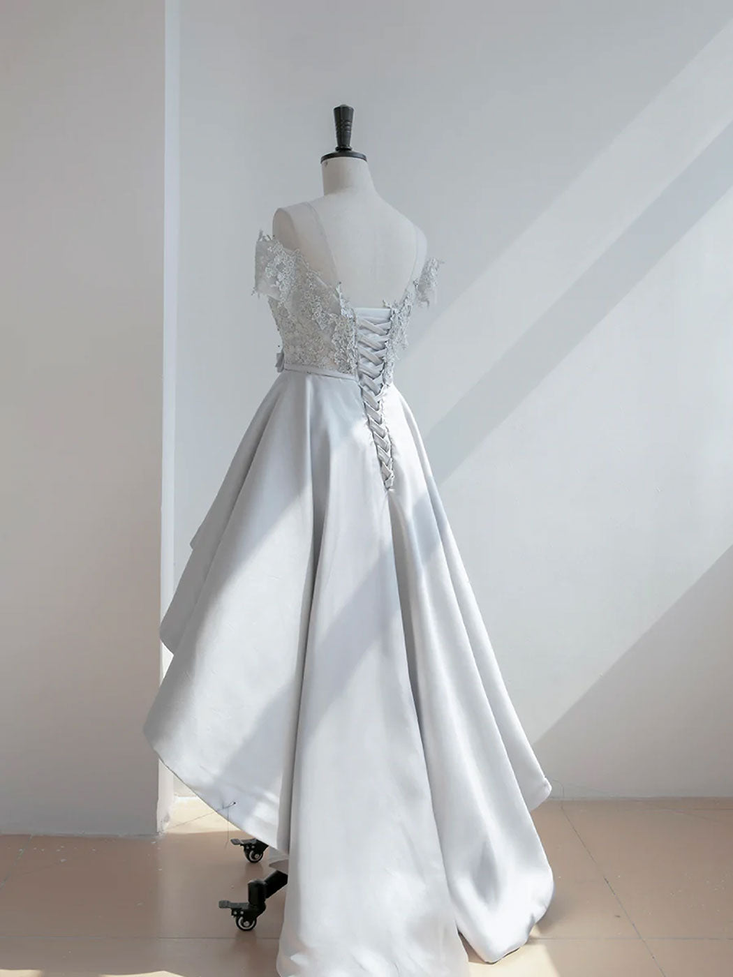Elegant A-Line Scoop Neck Lace Gray Prom Dress with High-Low Hem - Satin Formal Gown for Homecoming, Evening Parties & Special Occasions