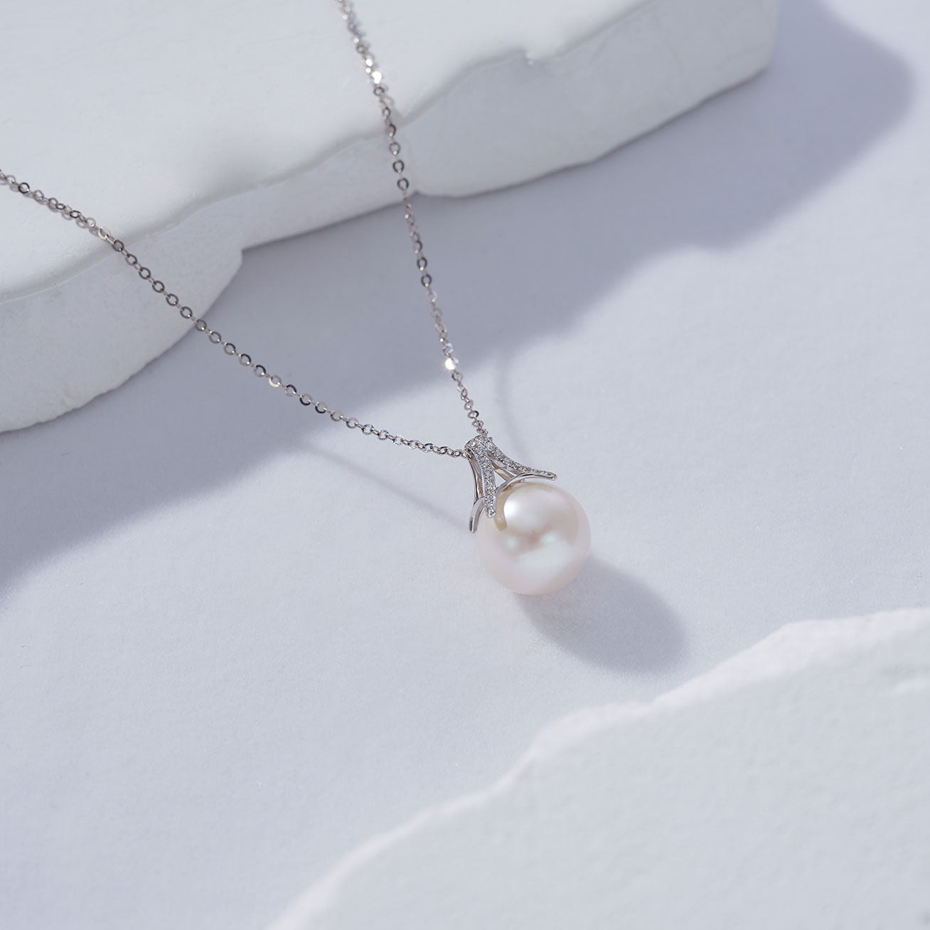 18K Solid Gold Edison Pearl Necklace KN00163 - Elegant Pearl Jewelry for Women, Perfect for Weddings, Anniversaries & Special Occasions