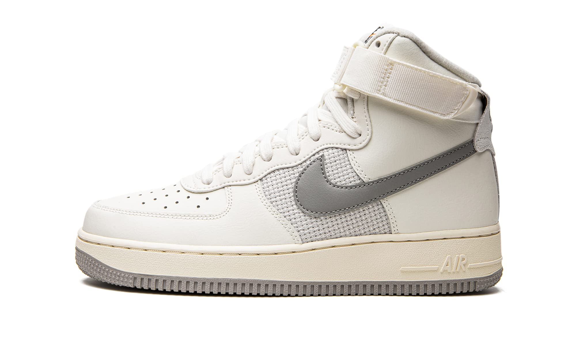 Nike Men's Air Force 1 High '07 Basketball Shoes - Premium White Sneakers for Casual Wear & Street Style Fashion