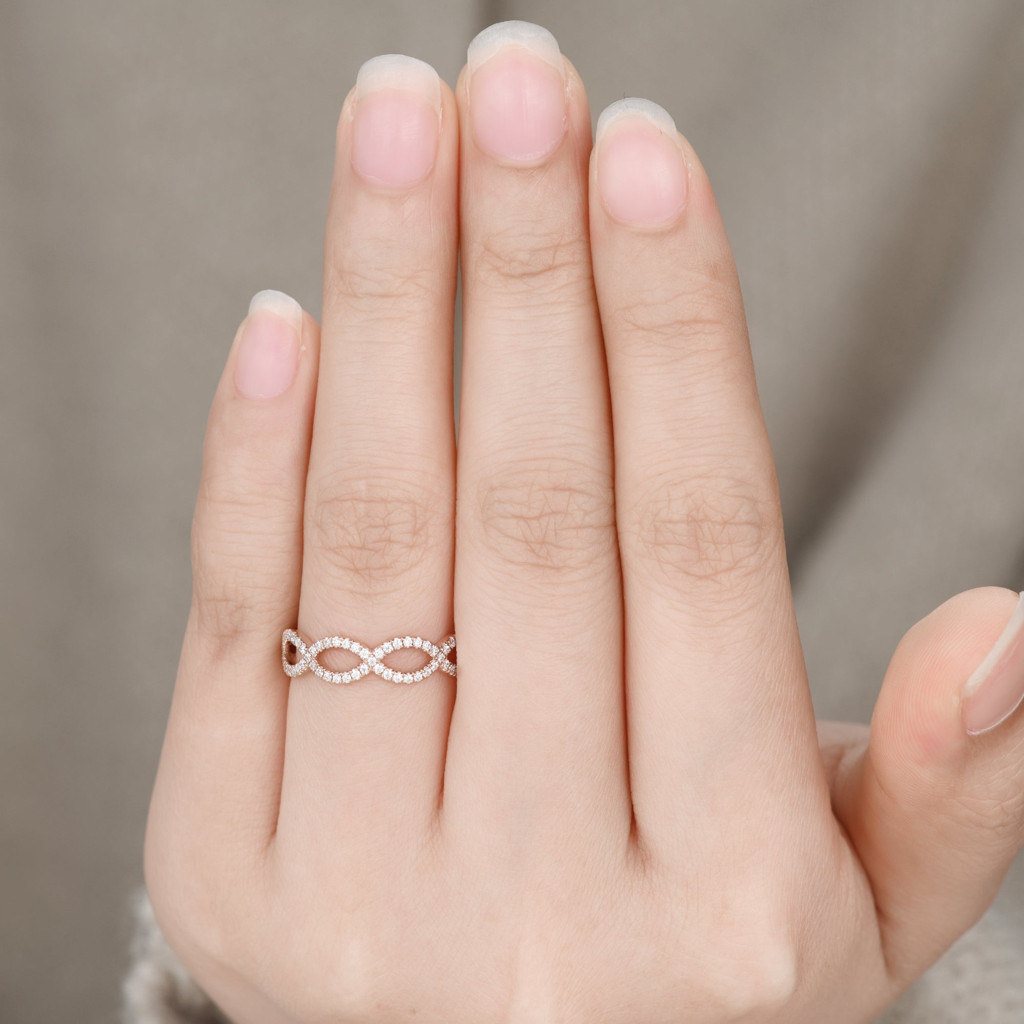 Rose Gold Moissanite Infinity Wedding Band - Loop Diamond Engagement Ring for Women - Perfect for Weddings, Anniversaries & Romantic Gifts