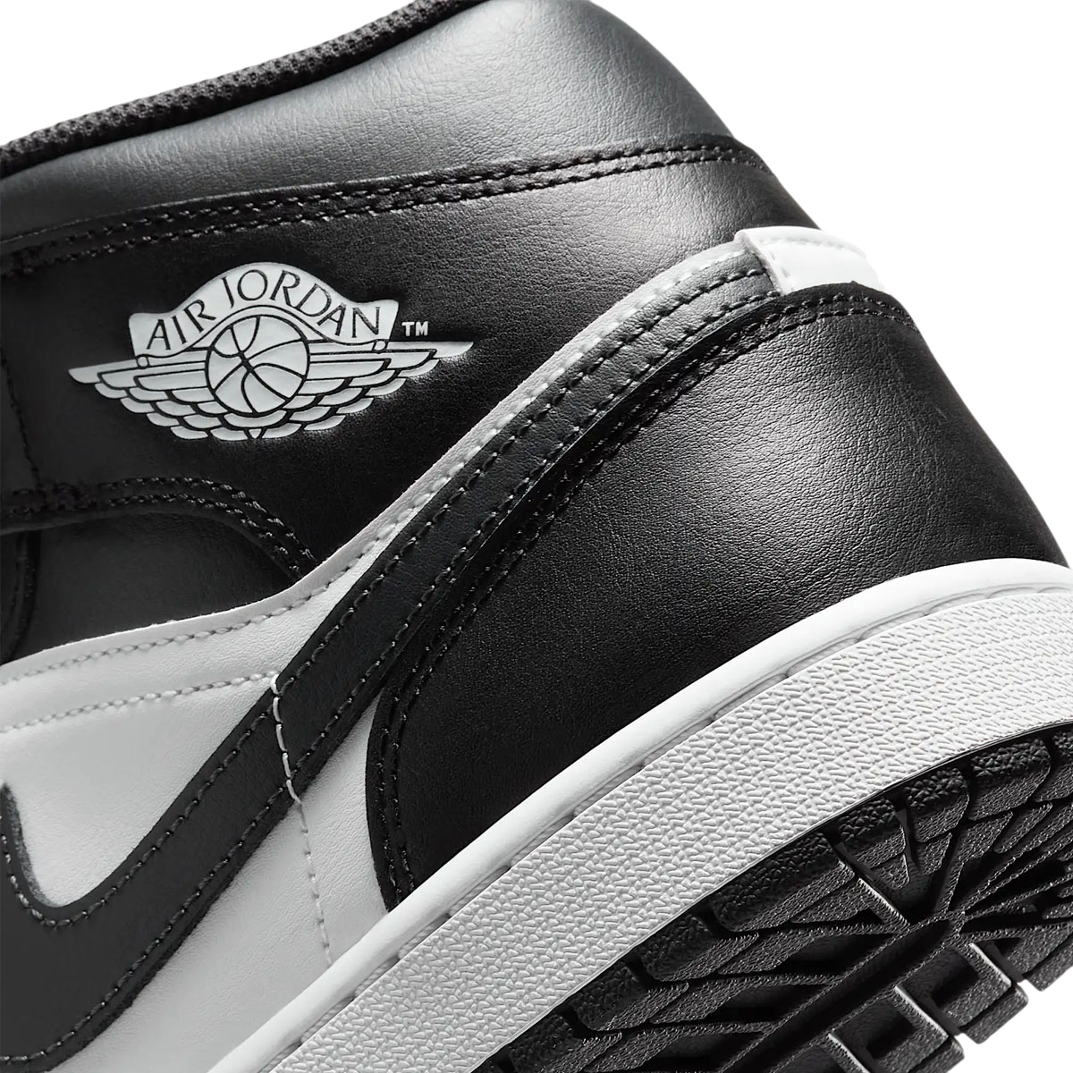 Air Jordan 1 Mid 'Off Noir Toe' Men's Basketball Shoes - Retro Style Sneakers for Casual Wear & Street Fashion