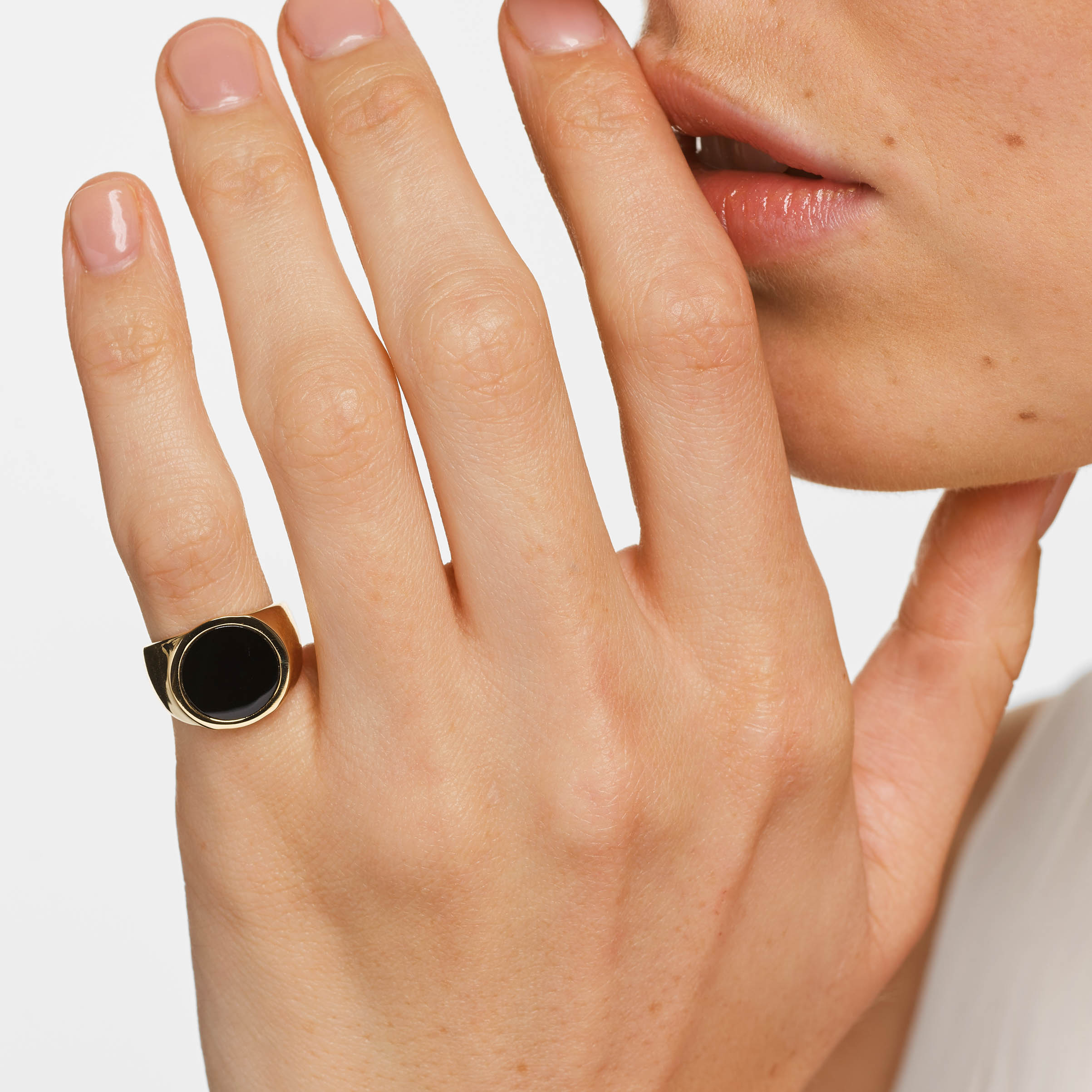 Stylish Round Black Onyx Unisex Gold Pinky Ring for Men & Women - Perfect for Weddings, Parties & Everyday Fashion