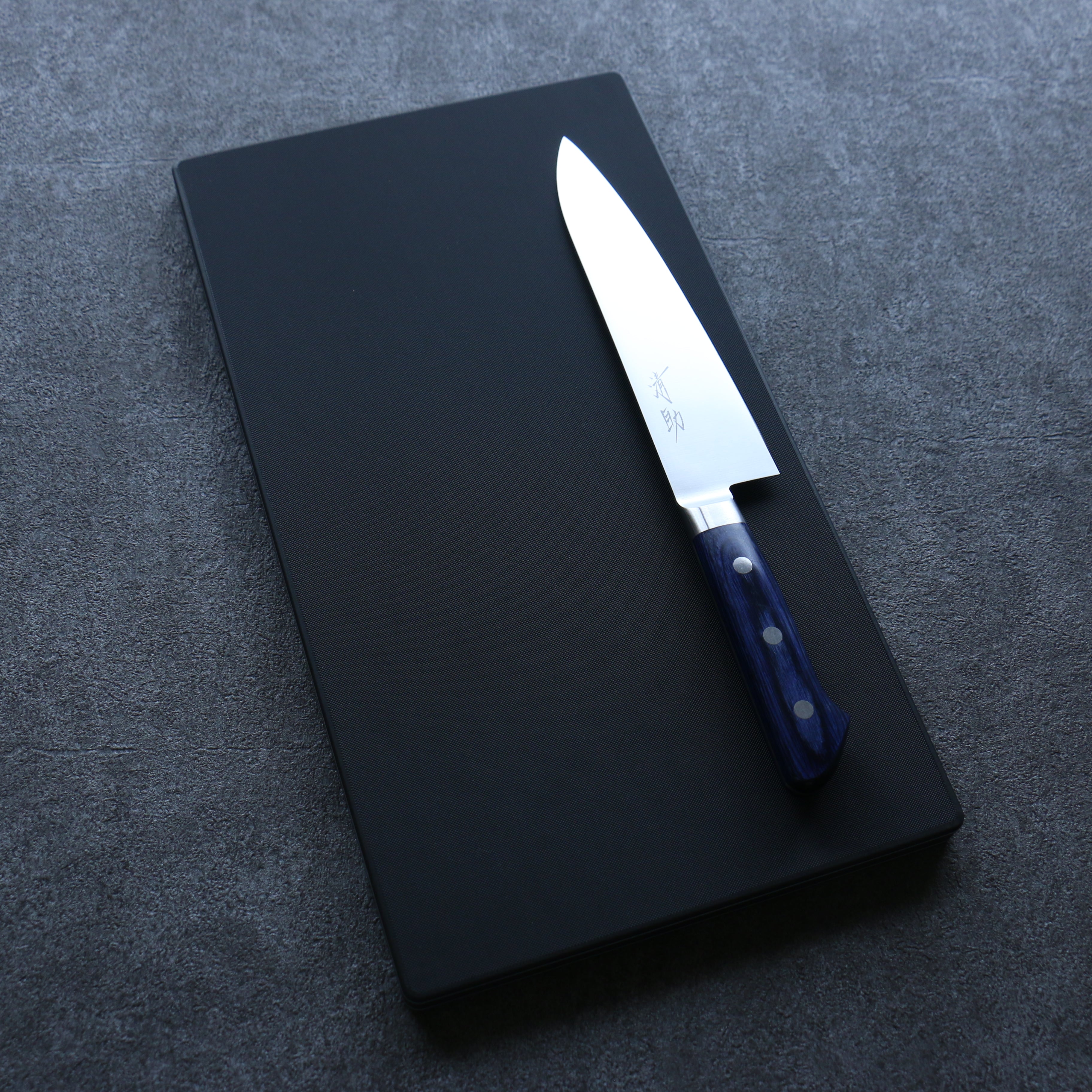 Hasegawa Pro PE Lite Black Cutting Board 360 x 200mm - Premium Kitchen Cutting Board for Chefs, Home Cooks & Food Prep - Ideal for Slicing, Dicing & Meat Cutting