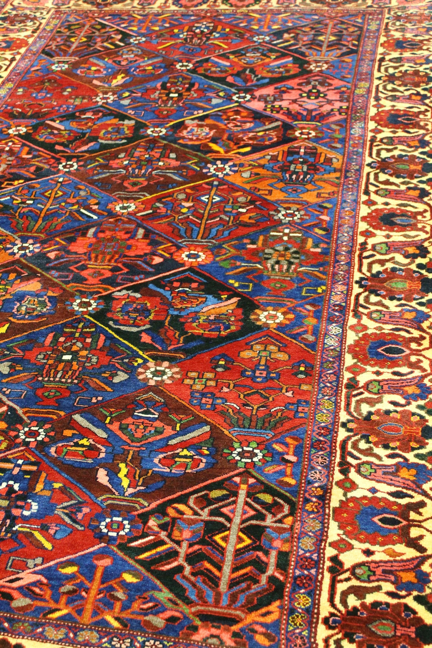 Antique Bakhtiari Handwoven Tribal Rug - Vintage Persian Wool Carpet JF8430 | Perfect for Boho Living Room, Bedroom & Home Decor
