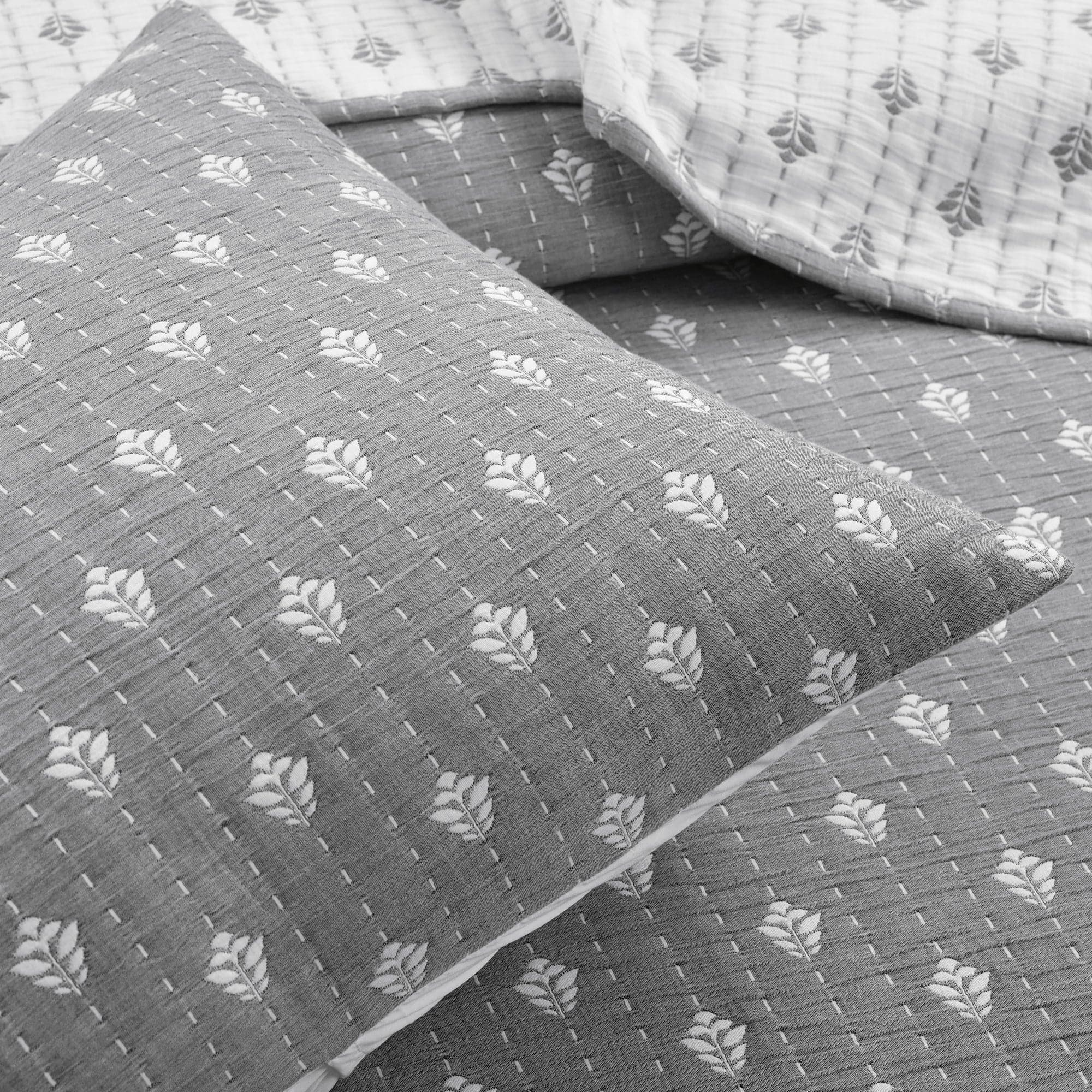 Hygge Kantha Hand-Stitched Yarn-Dyed Cotton Jacquard Quilt Coverlet Set - Cozy Bedding for Boho Chic & Farmhouse Style Bedrooms