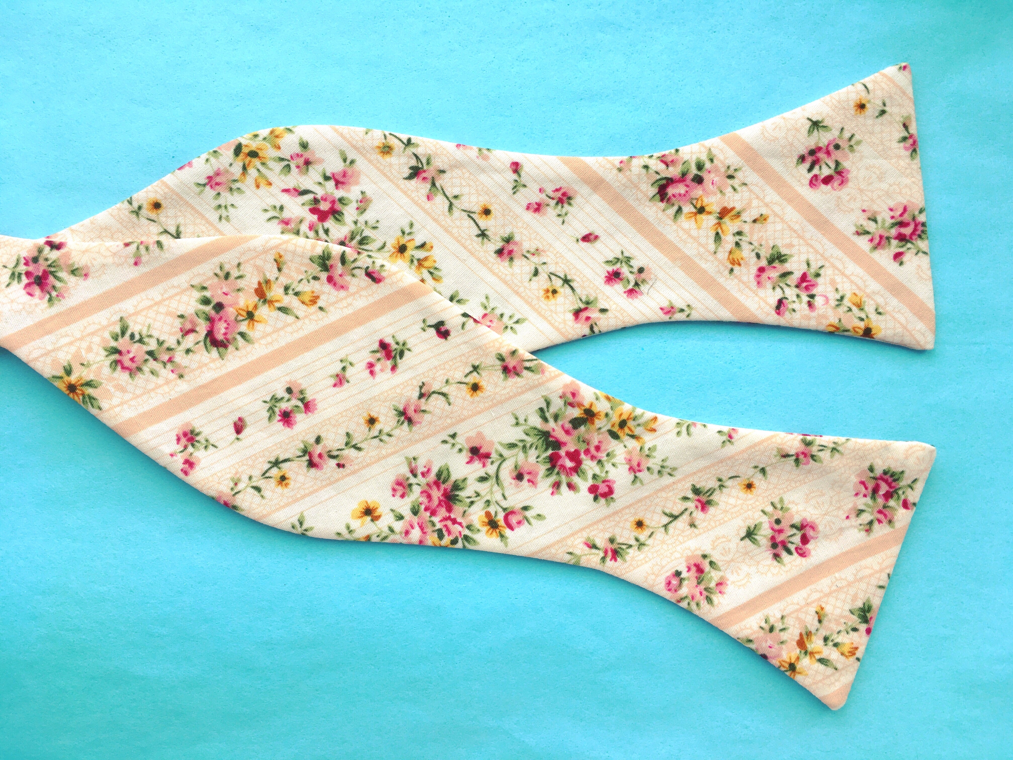 Vintage Peach Pink Floral Bow Tie for Men - Elegant Wedding, Prom, Party & Formal Accessories